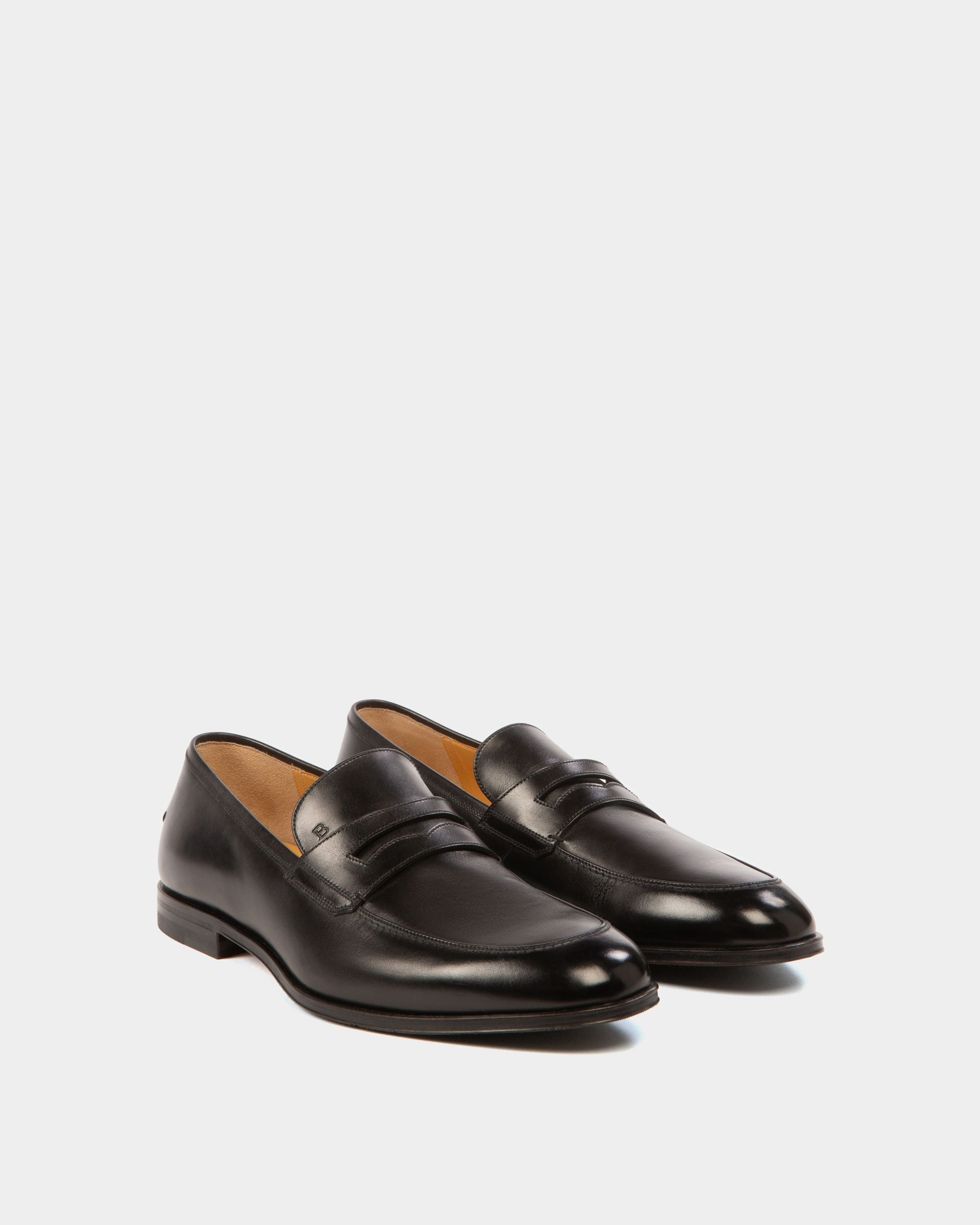 Bally Global - Webb Leather Loafers In Black - Negro