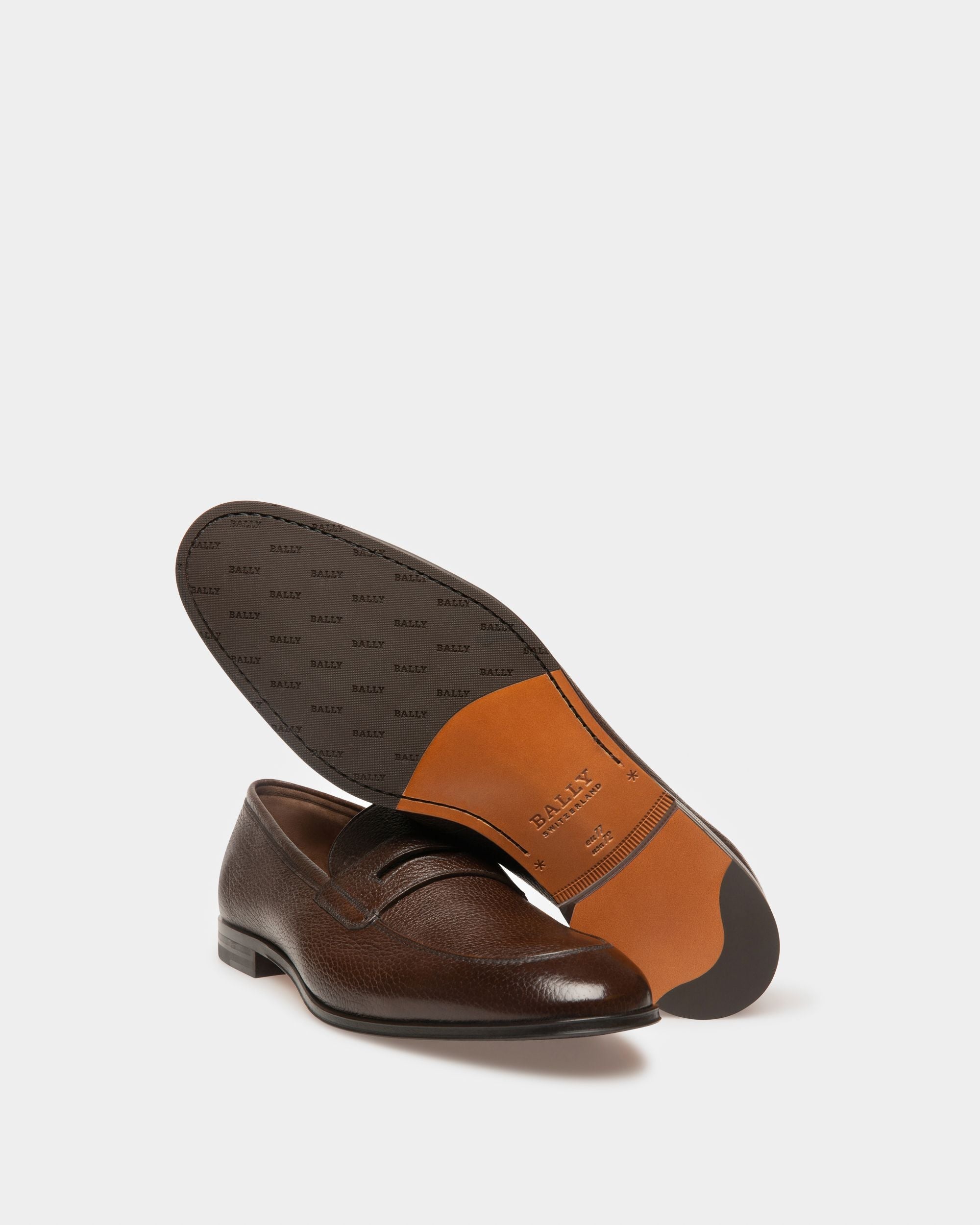 Bally Global - Mocasín Penny Webb De Piel Granulada De Ciervo Color Coco Para Hombre - Marrón