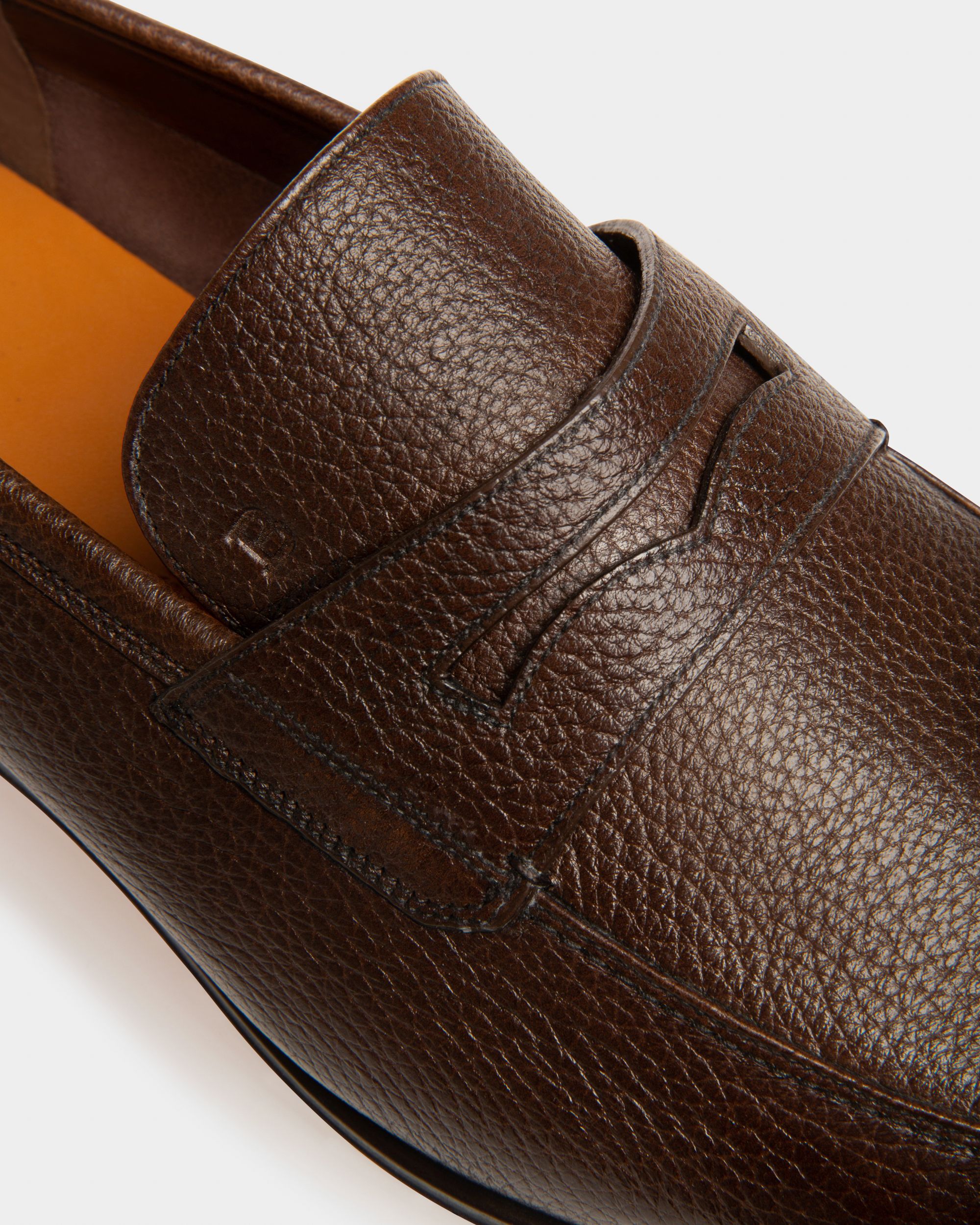 Bally Global - Mocasín Penny Webb De Piel Granulada De Ciervo Color Coco Para Hombre - Marrón