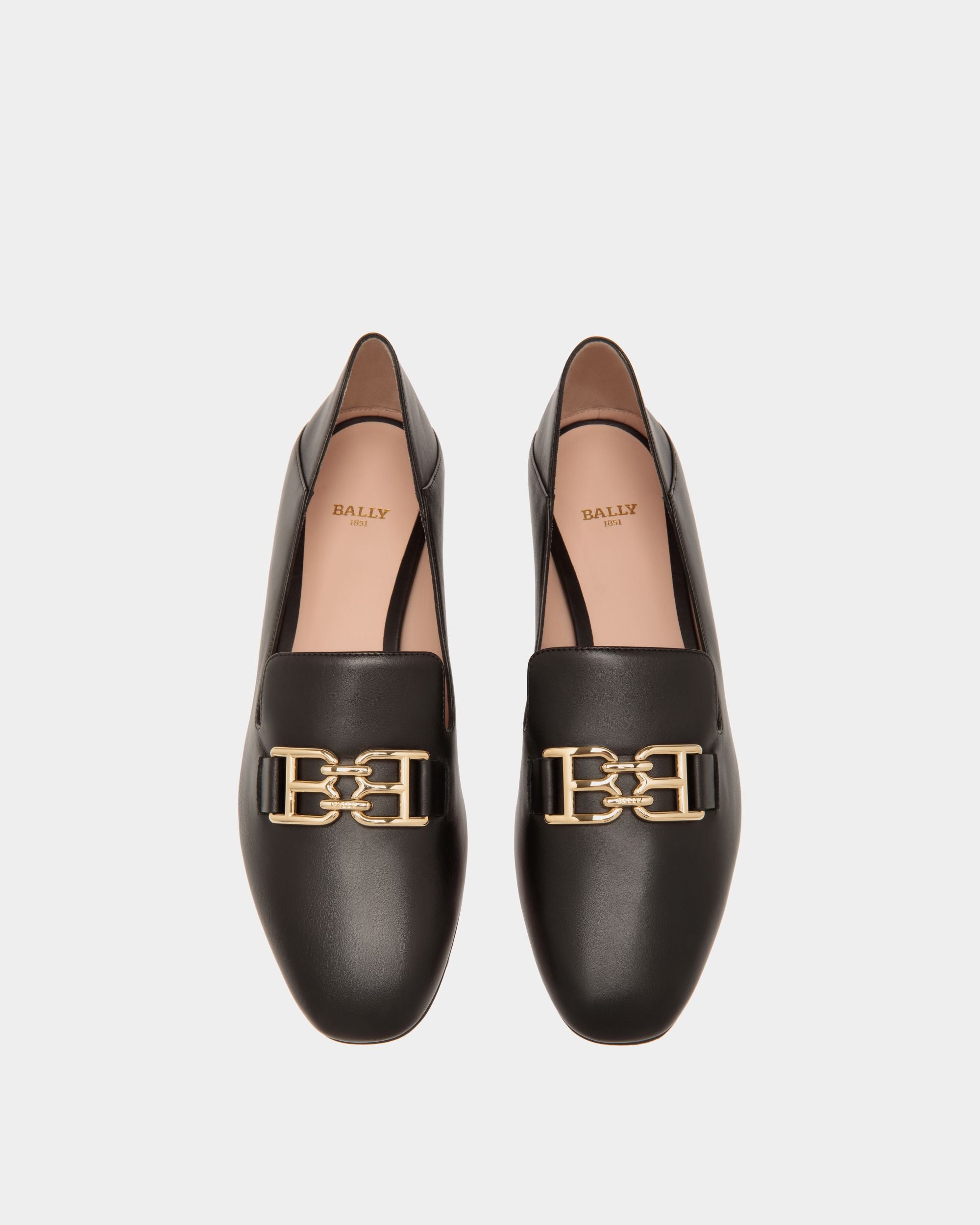 Bally Global - B Chain Flats In Black Leather - Black