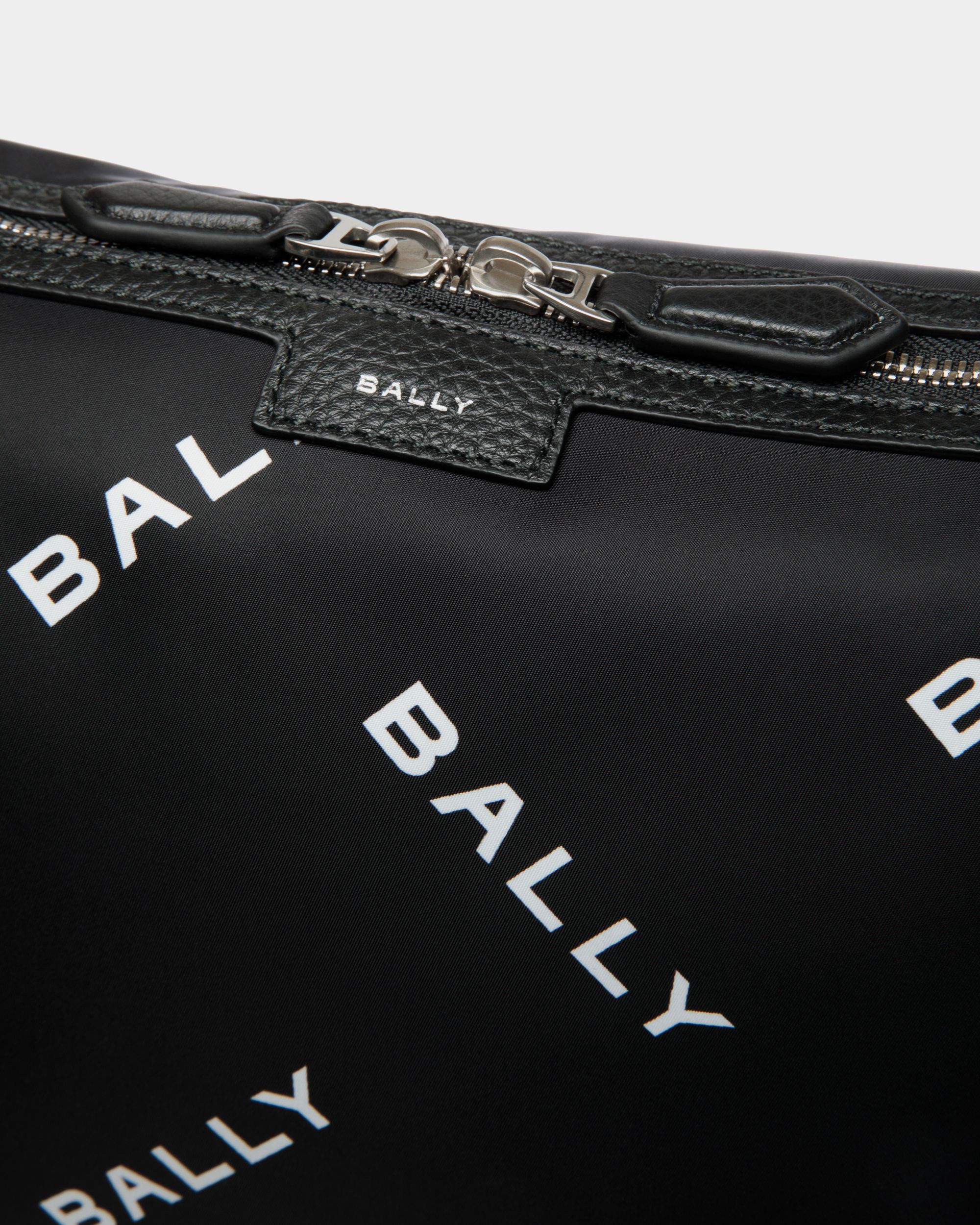 Bally Global - Bolso Bandolera Code De Nailon Negro Con Logo Estampado - Negro