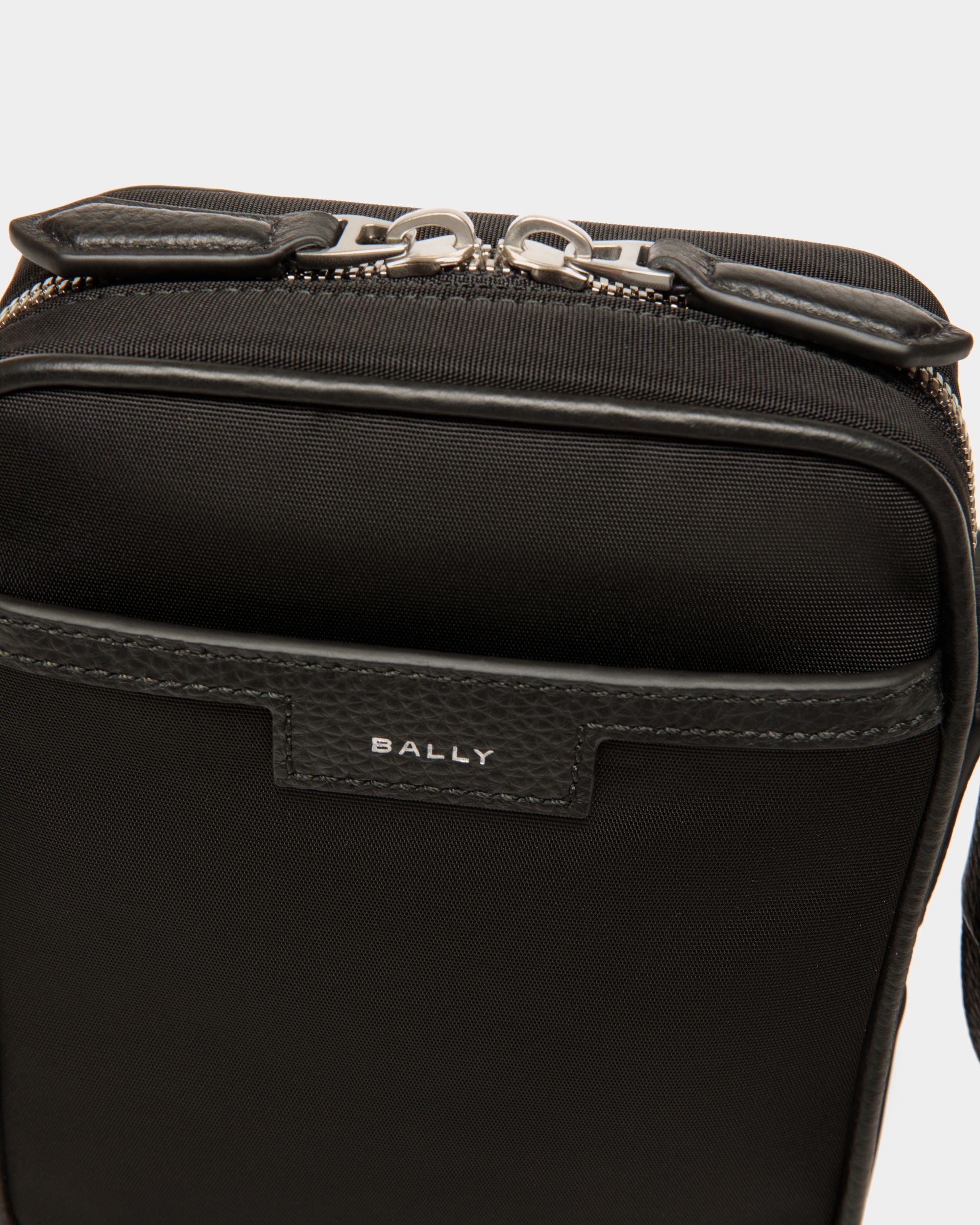 Bally Global - Sac À Bandoulière Code En Nylon Noir - Noir