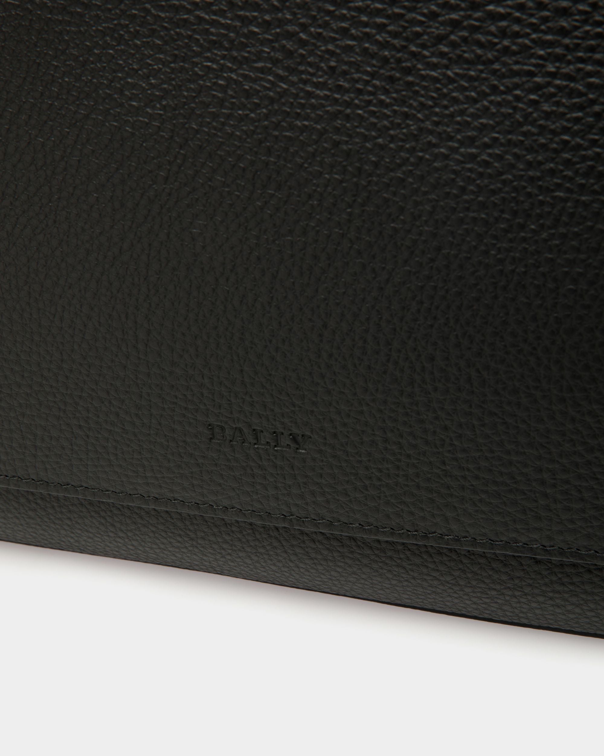Bally Global - Shoulder Bag In Black Leather - Black
