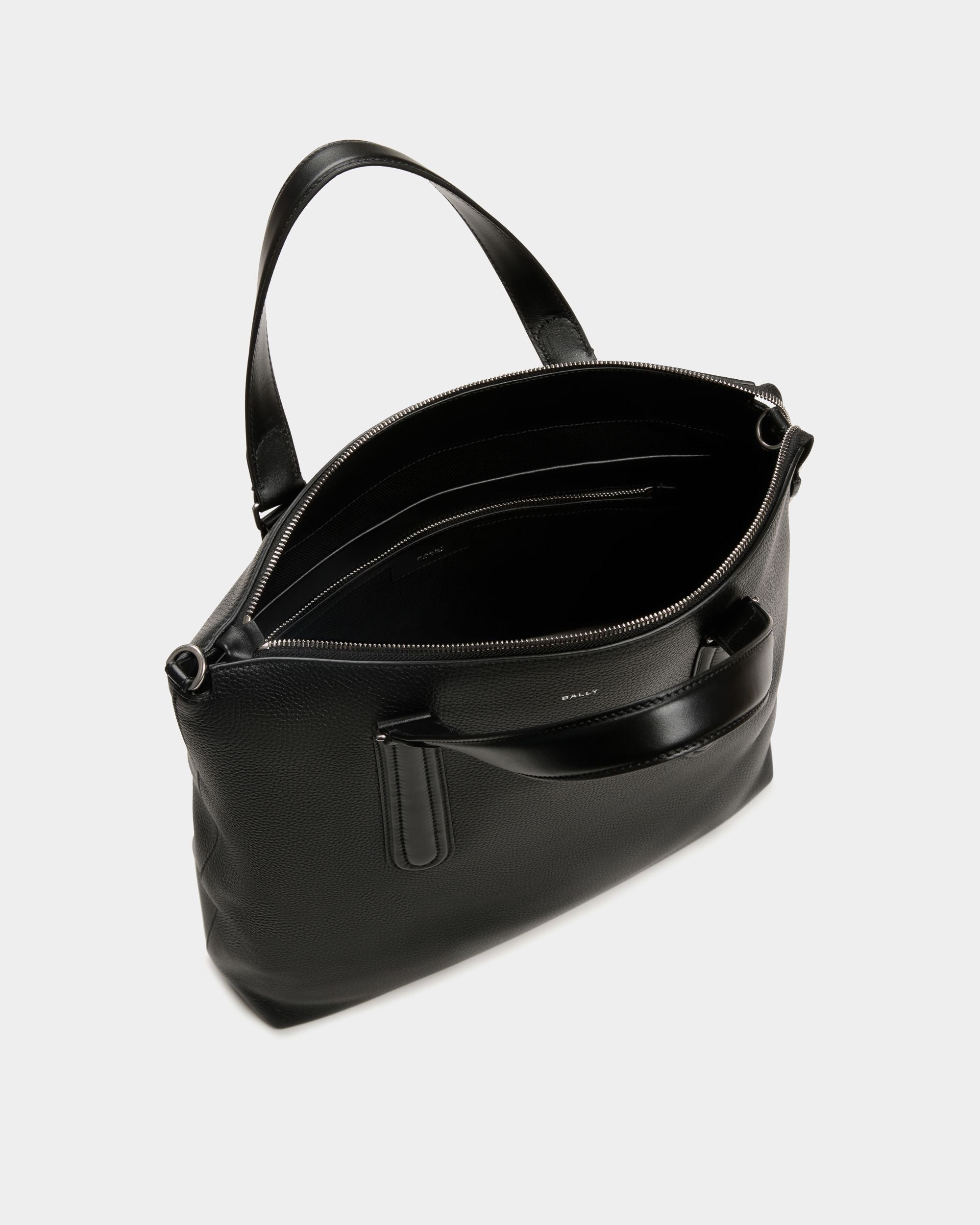 Bally Global - Tote Spin De Piel Granulada Color Negro - Negro