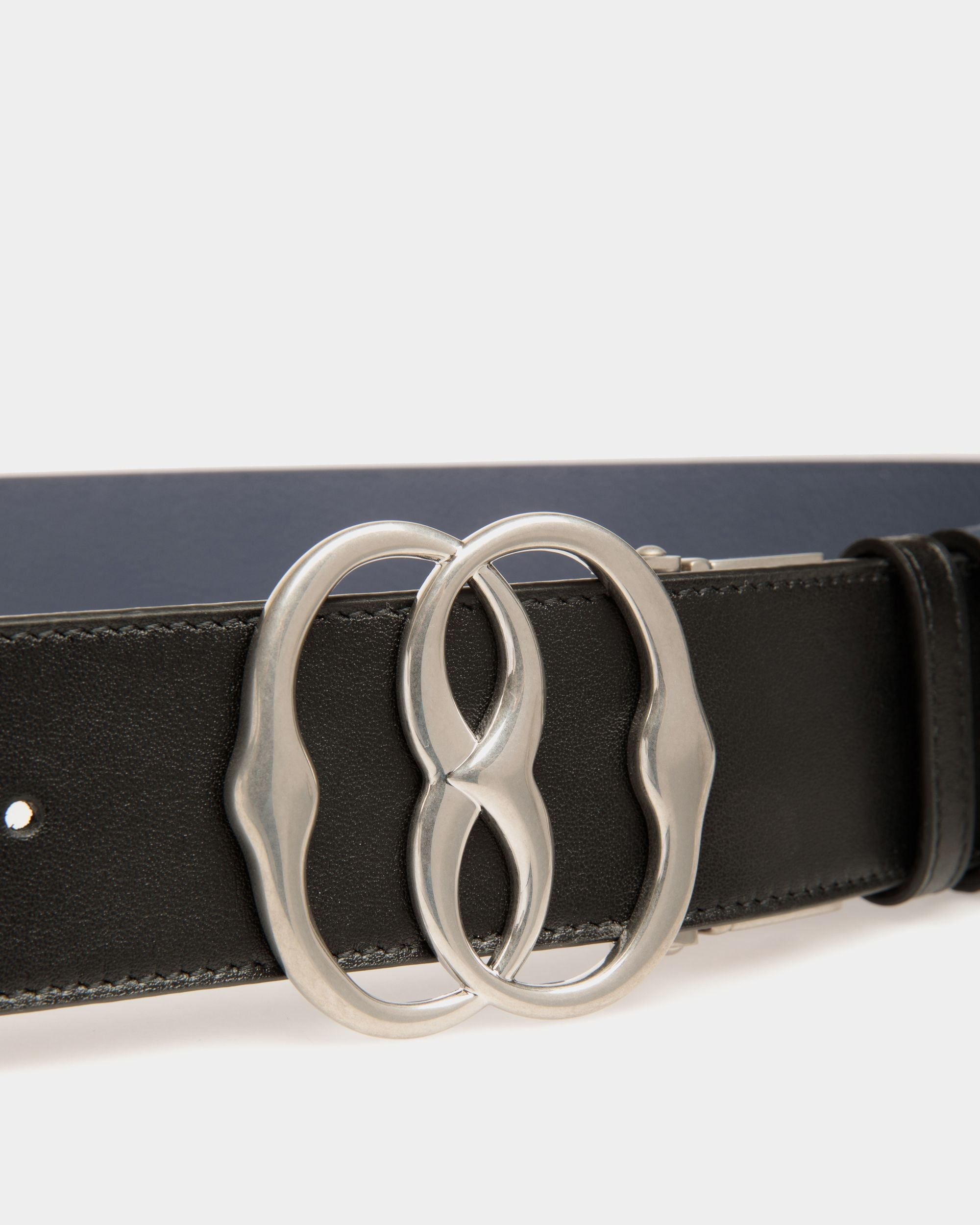 Bally Global - Emblem 40mm Adjustable and Reversible Belt in Navy Blue and Black Leather - Multicolor