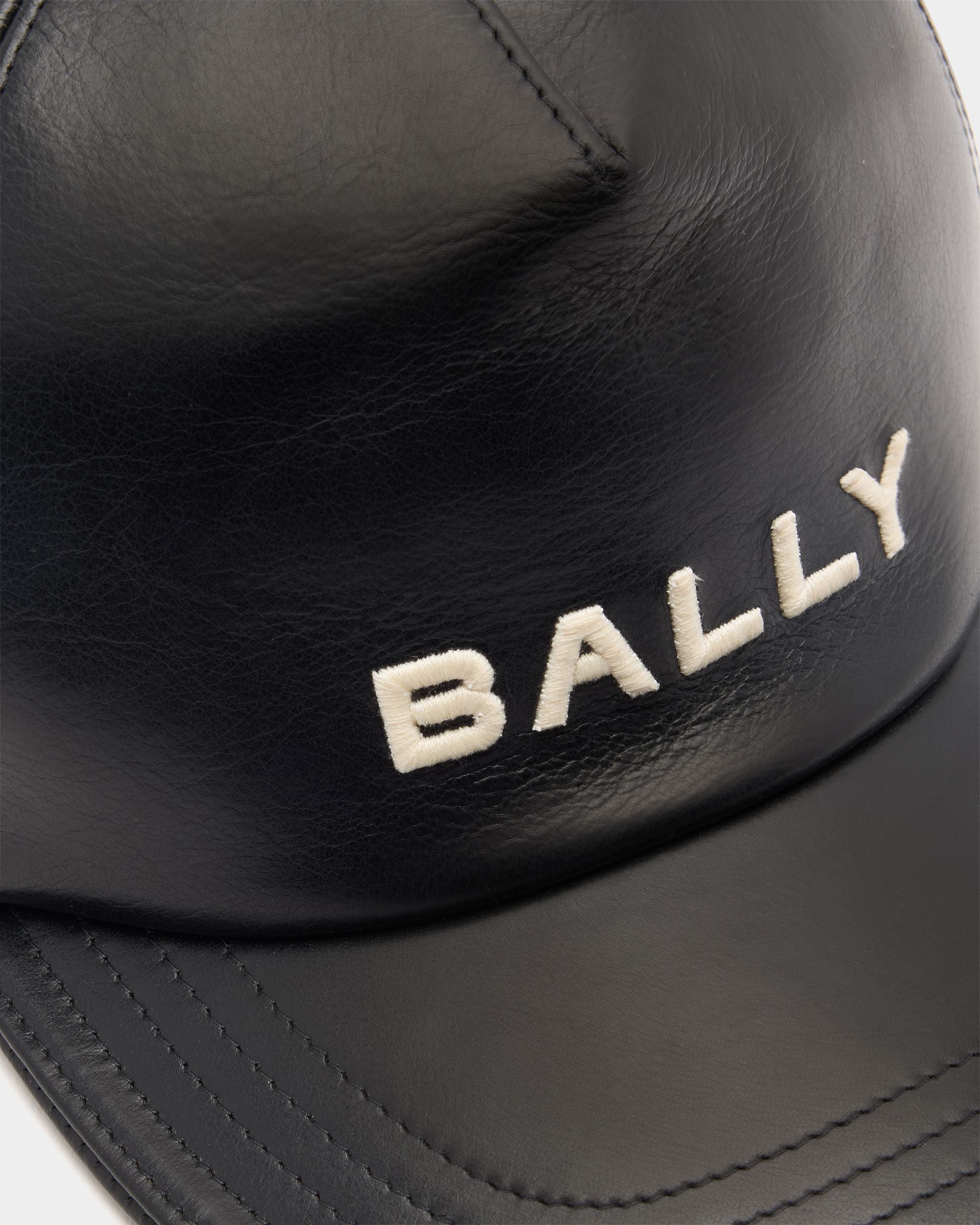 Bally Global - Gorra Con Logotipo De Piel Negra - Negro