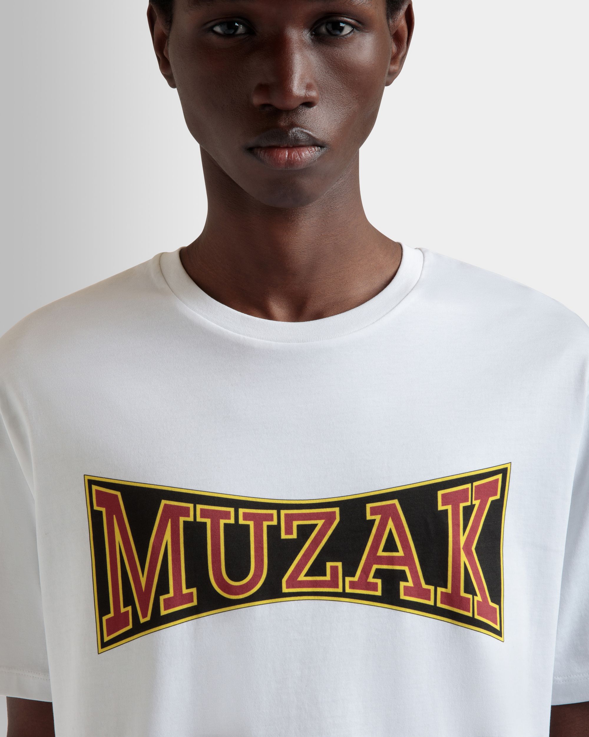 Bally Global - T-Shirt DJ Leo Mas X Bally En Coton Blanc Avec Imprimé Muzak - Blanc