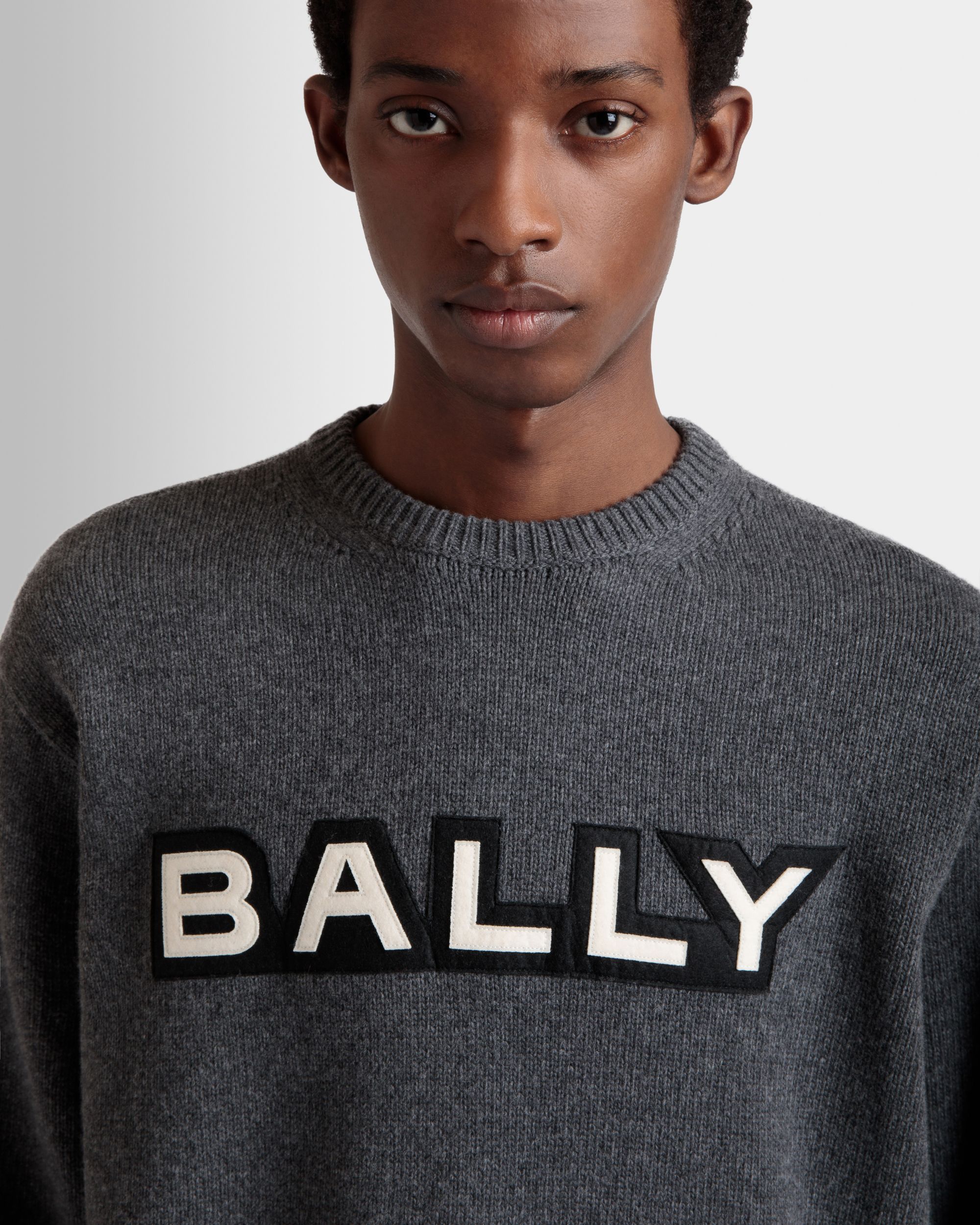 Bally Global - Jersey De Cuello Redondo Con Logotipo De Lana Gris Oscuro - Gris