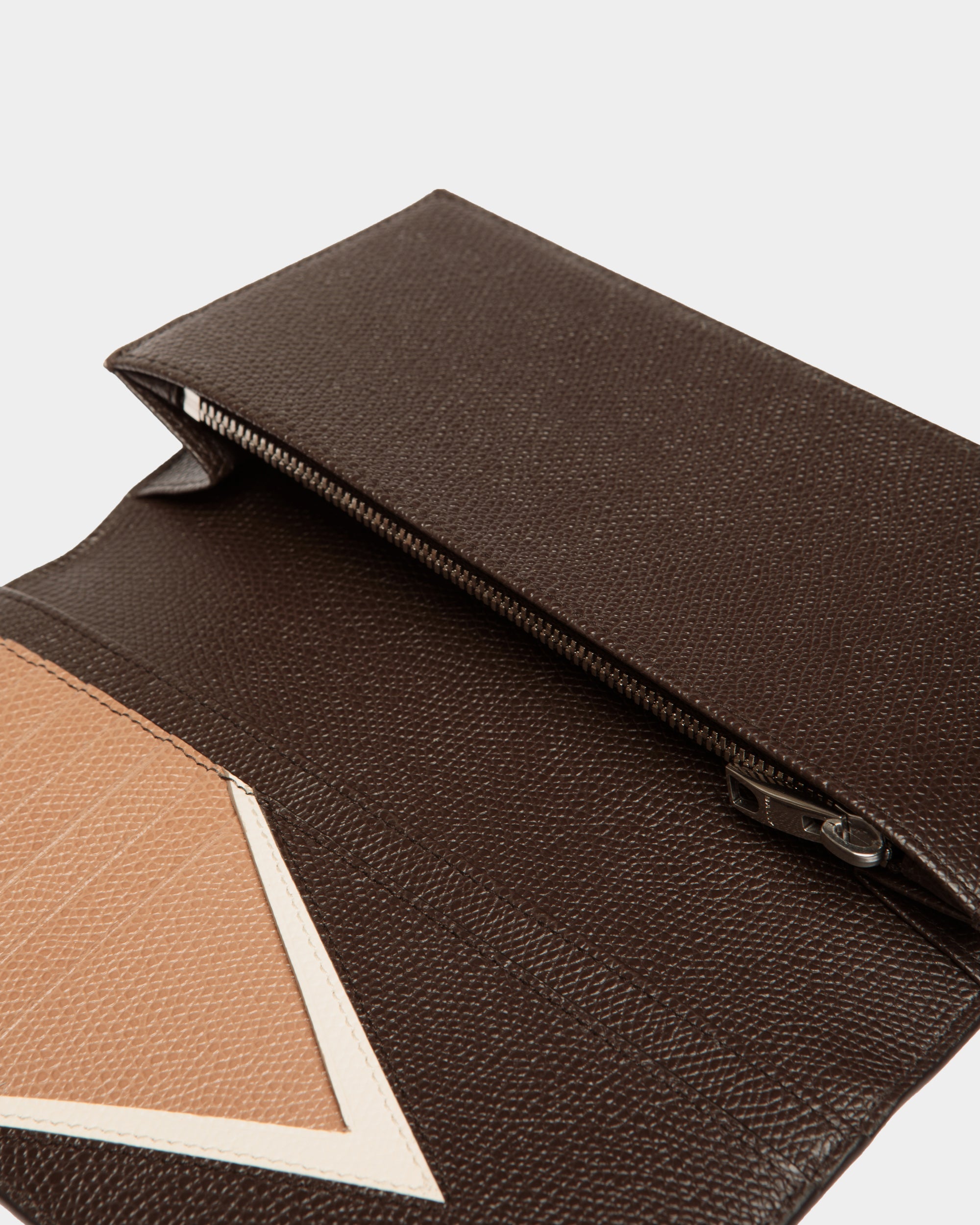 Bally Global - Flag Continental Wallet in Ebano Leather - Marrón