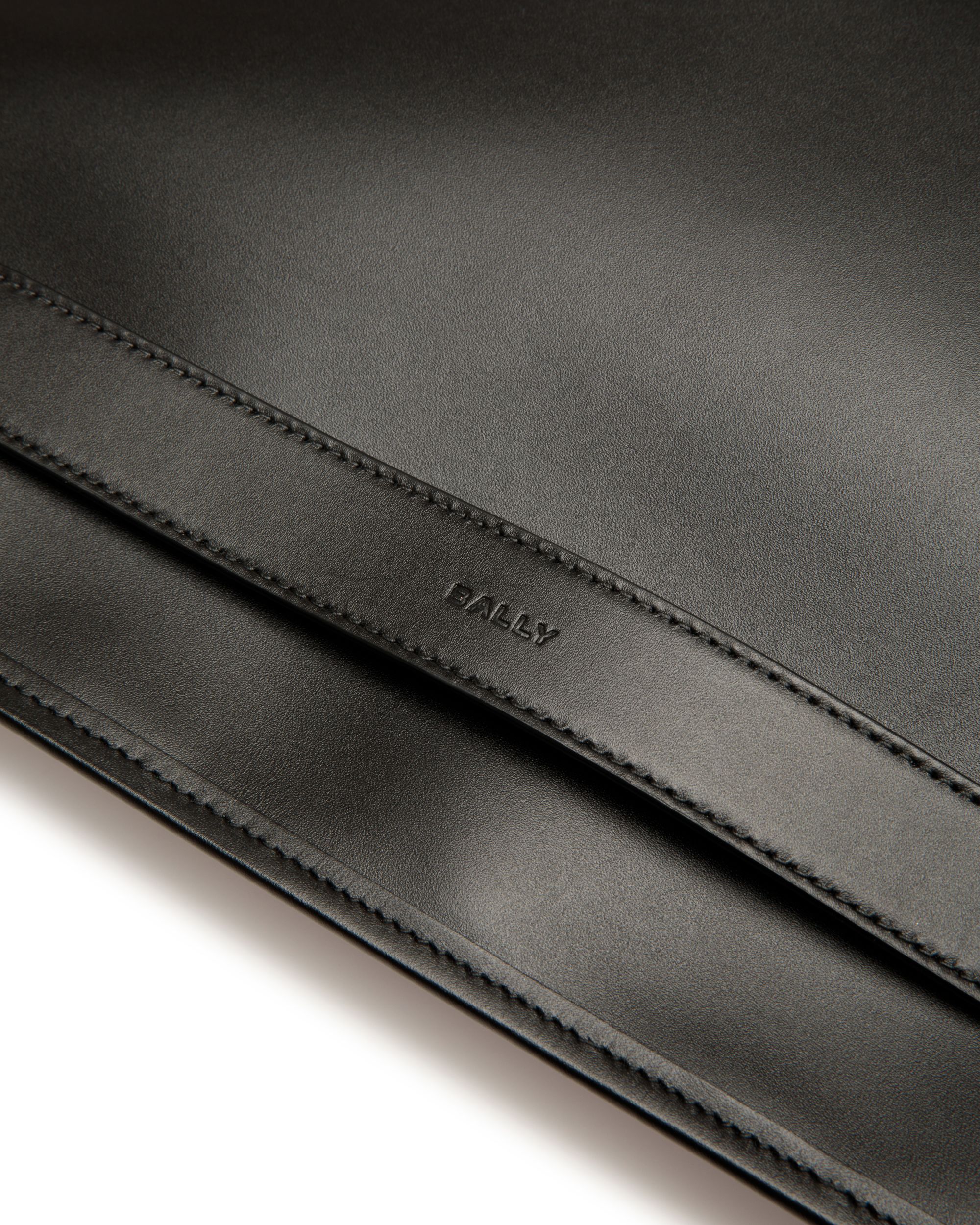 Bally Global - Beckett Pochette in Black Leather - Black