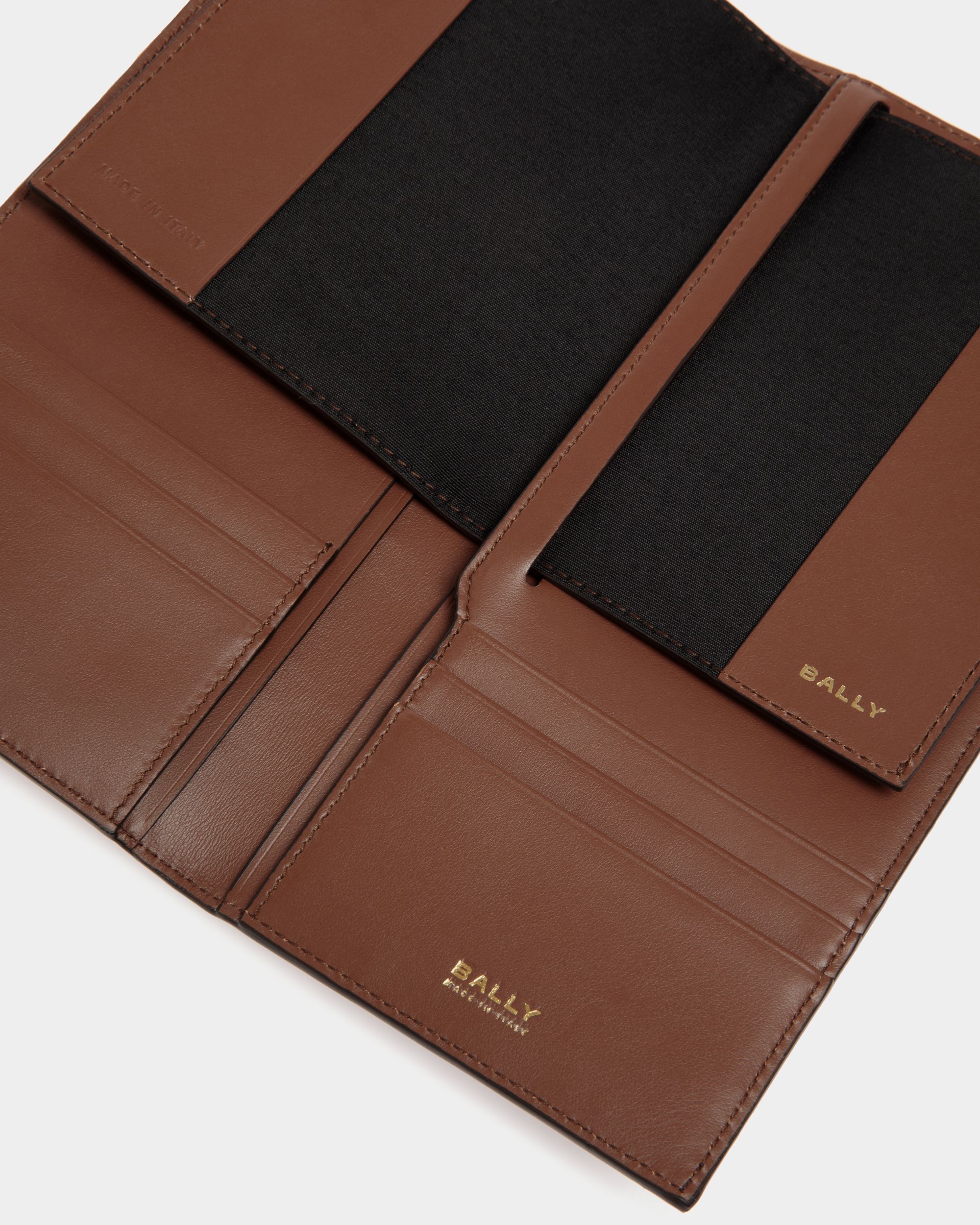 Bally Global - Cartera Continental Easy Bally De Piel Marrón Con Escudo Bally Crest Estampado - Marrón