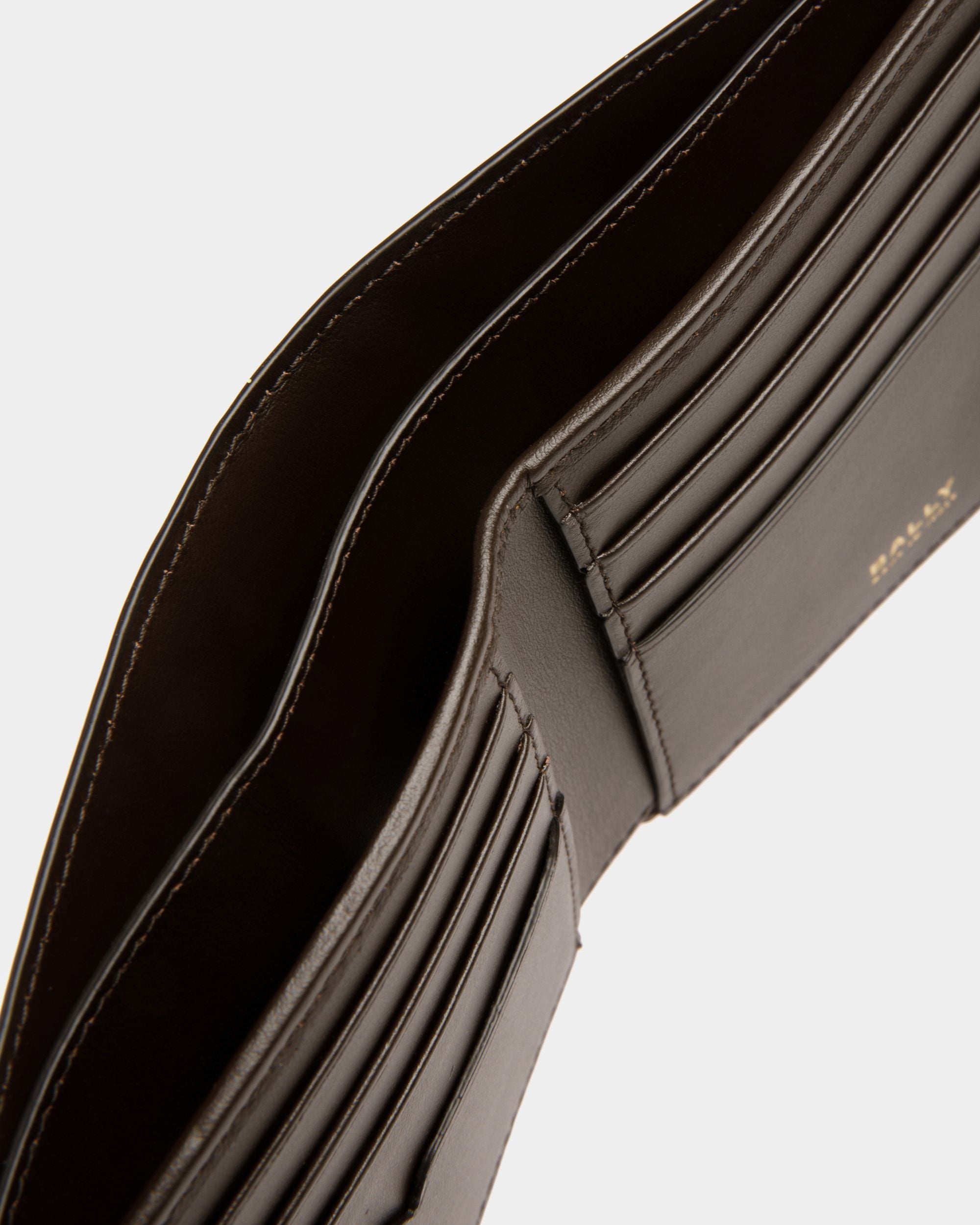 Bally Global - Speciale Bi-fold Wallet In Brown Leather - Brown