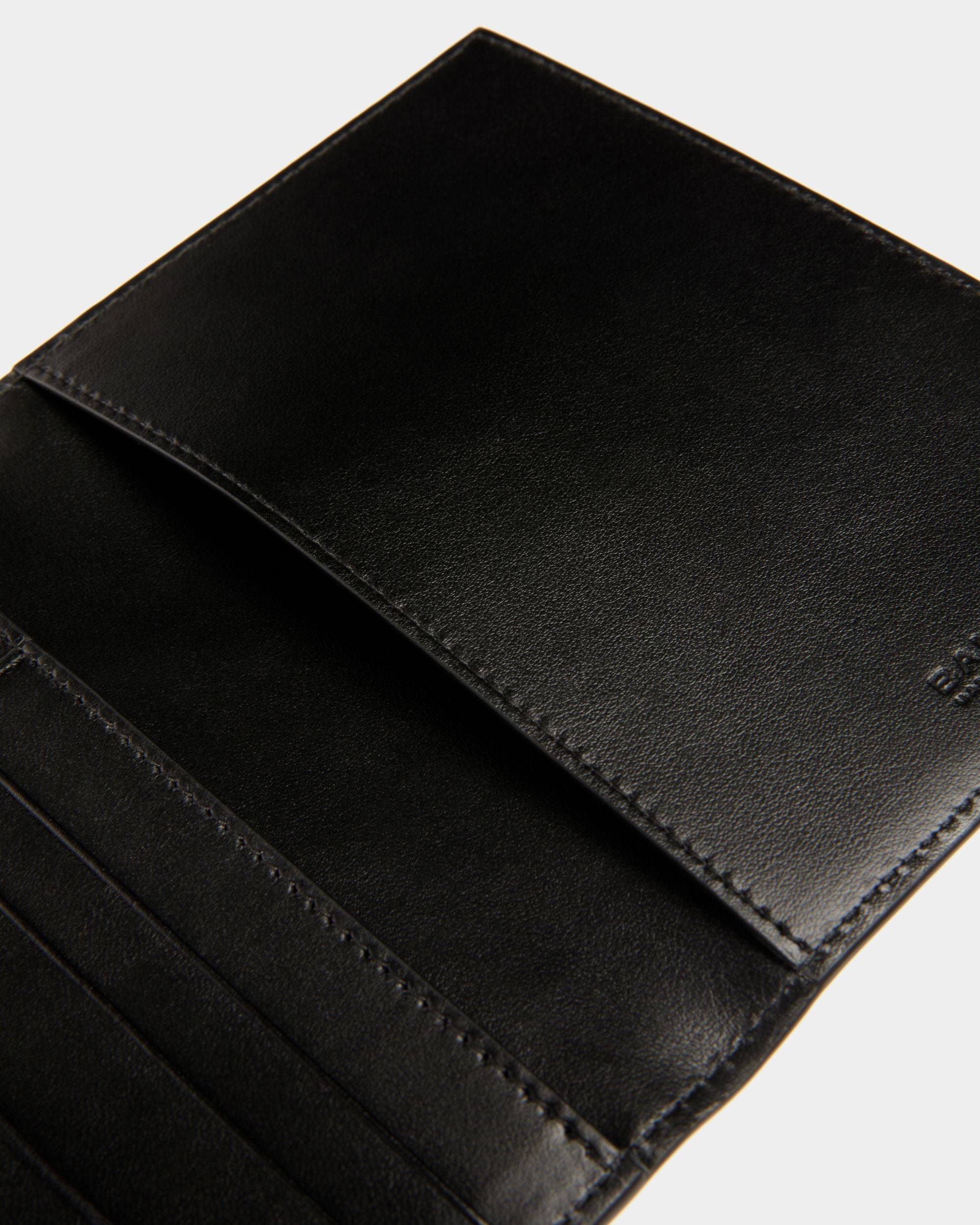 Bally Global - Banque Passport Case In Black Leather - Black