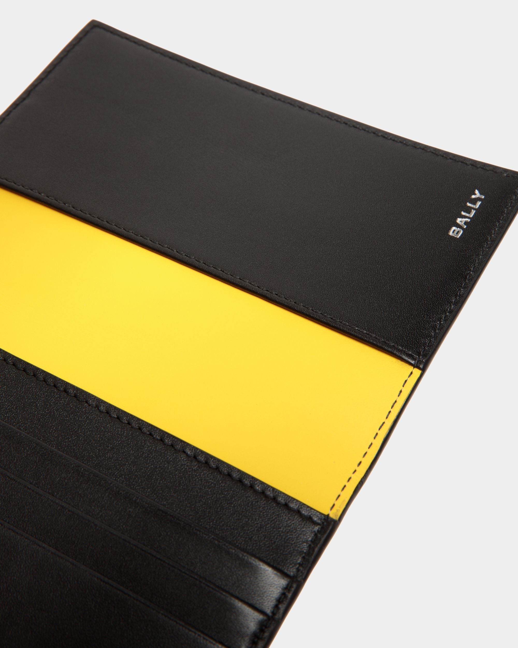 Bally Global - Étui Porte-Passeport Collection Voyage Adrien Brody En Cuir Noir Et Jaune - Noir