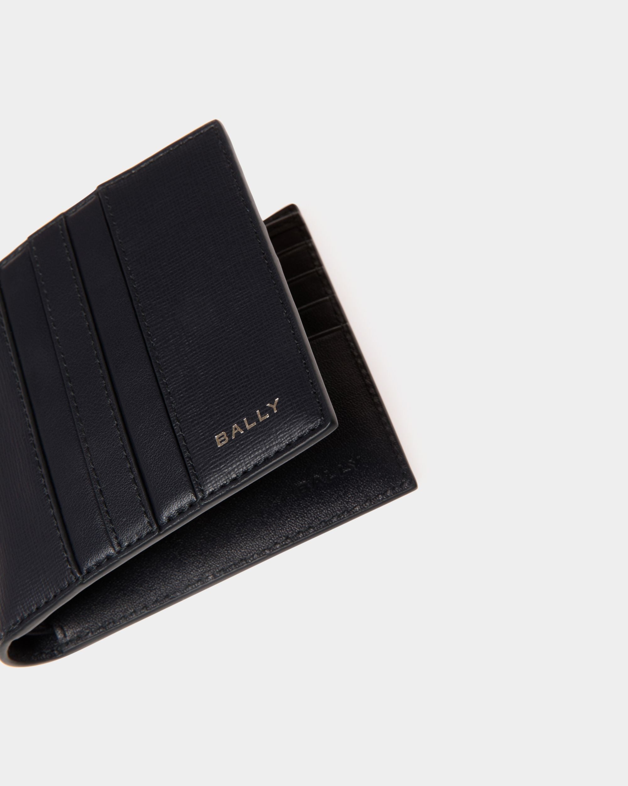Bally Global - Portefeuille À Deux Volets Mythos En Cuir Recyclé Navy Blue - Bleu
