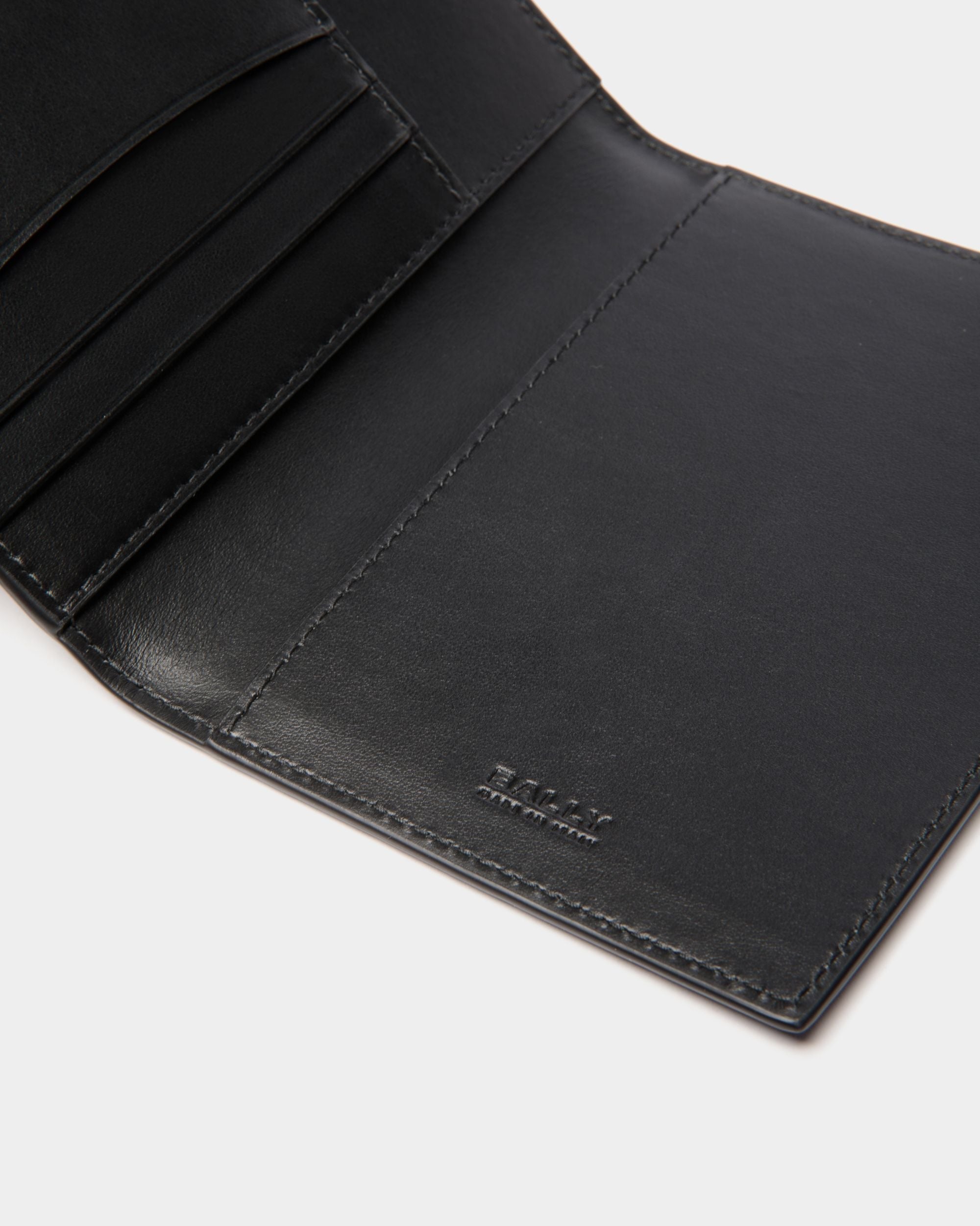 Bally Global - Funda Para Pasaporte Deco De Piel Negra - Negro