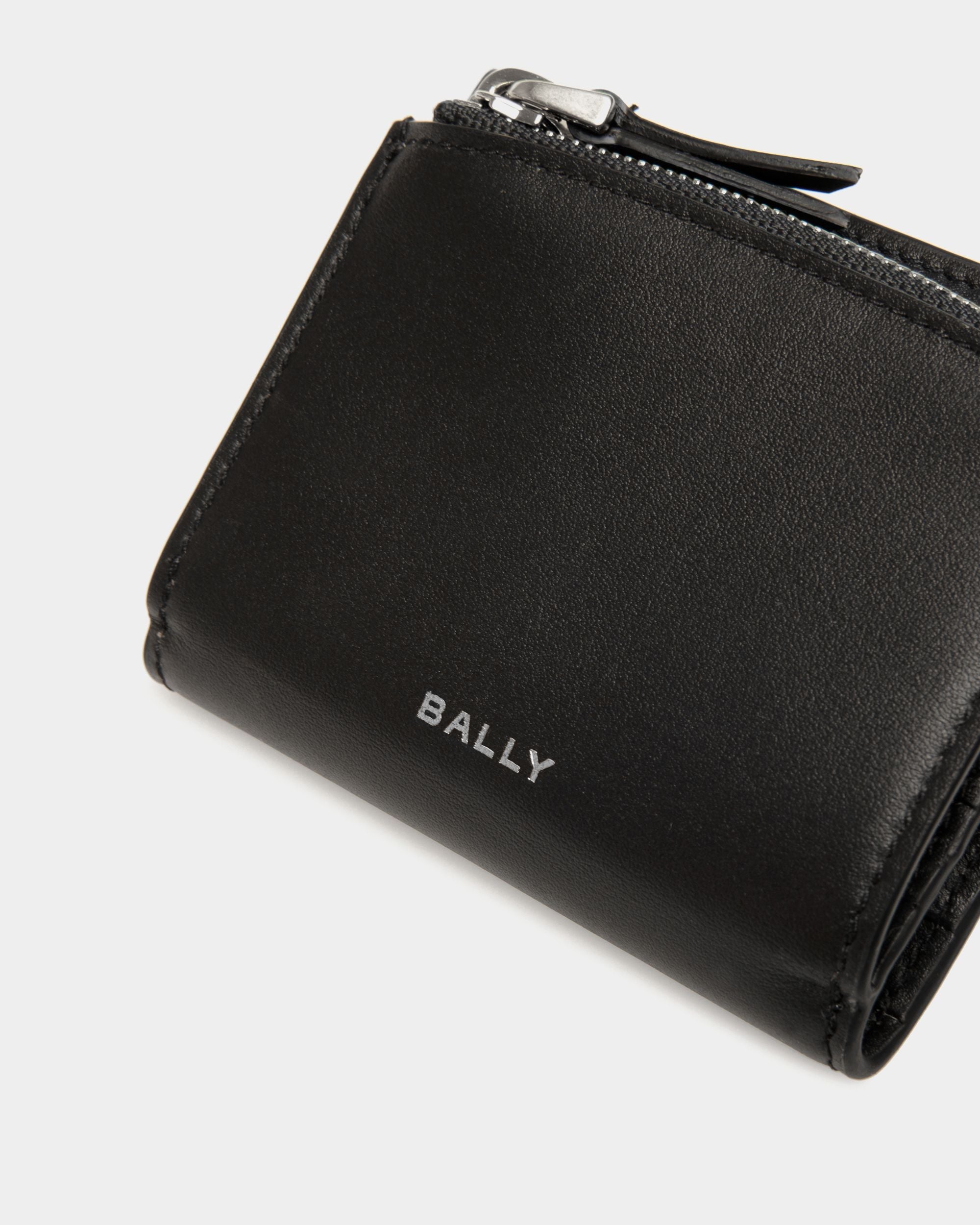 Bally Global - Deco Trifold Wallet in Black Leather - Black