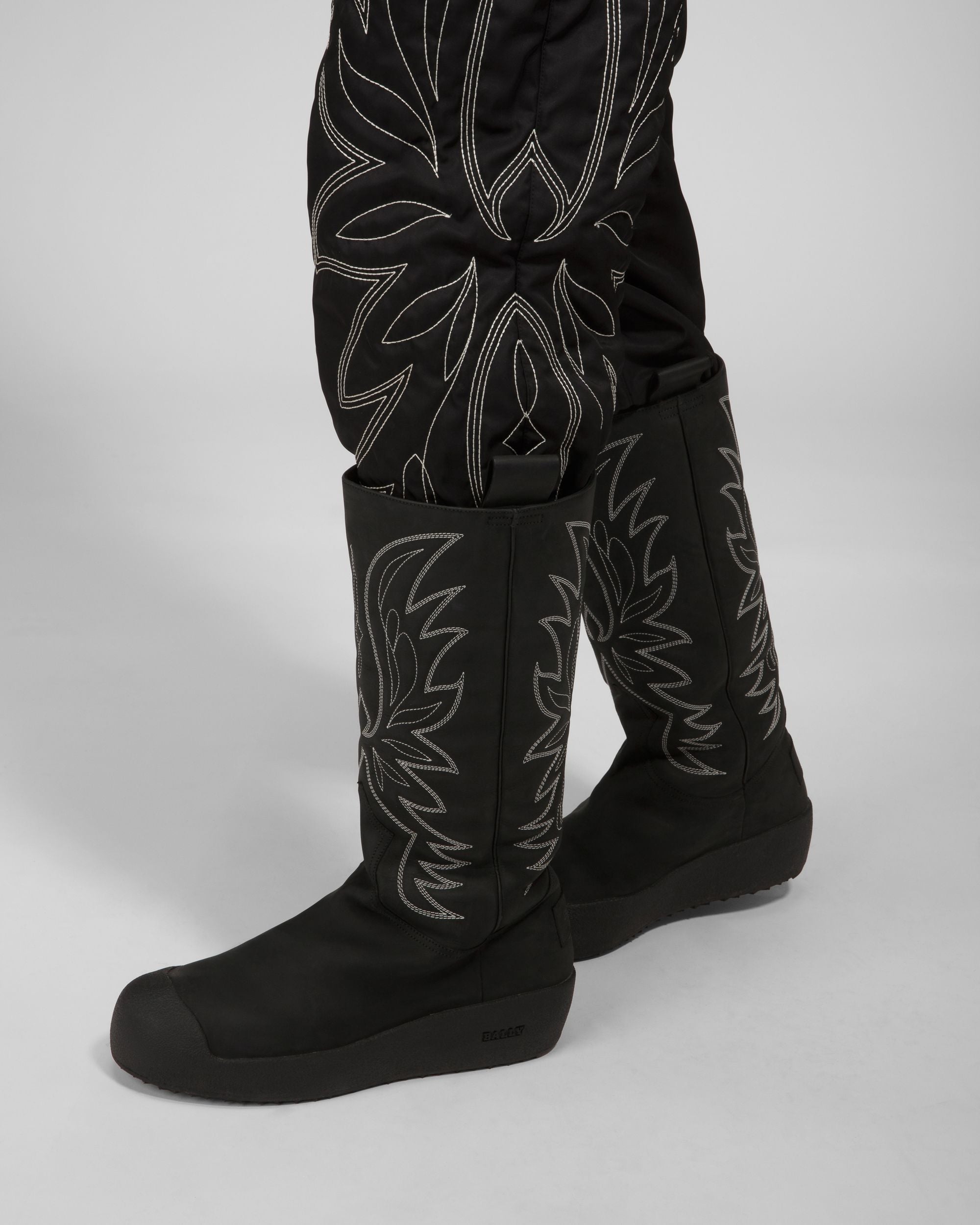 Bally Global - Montana Leather Snow Boots In Black - Black