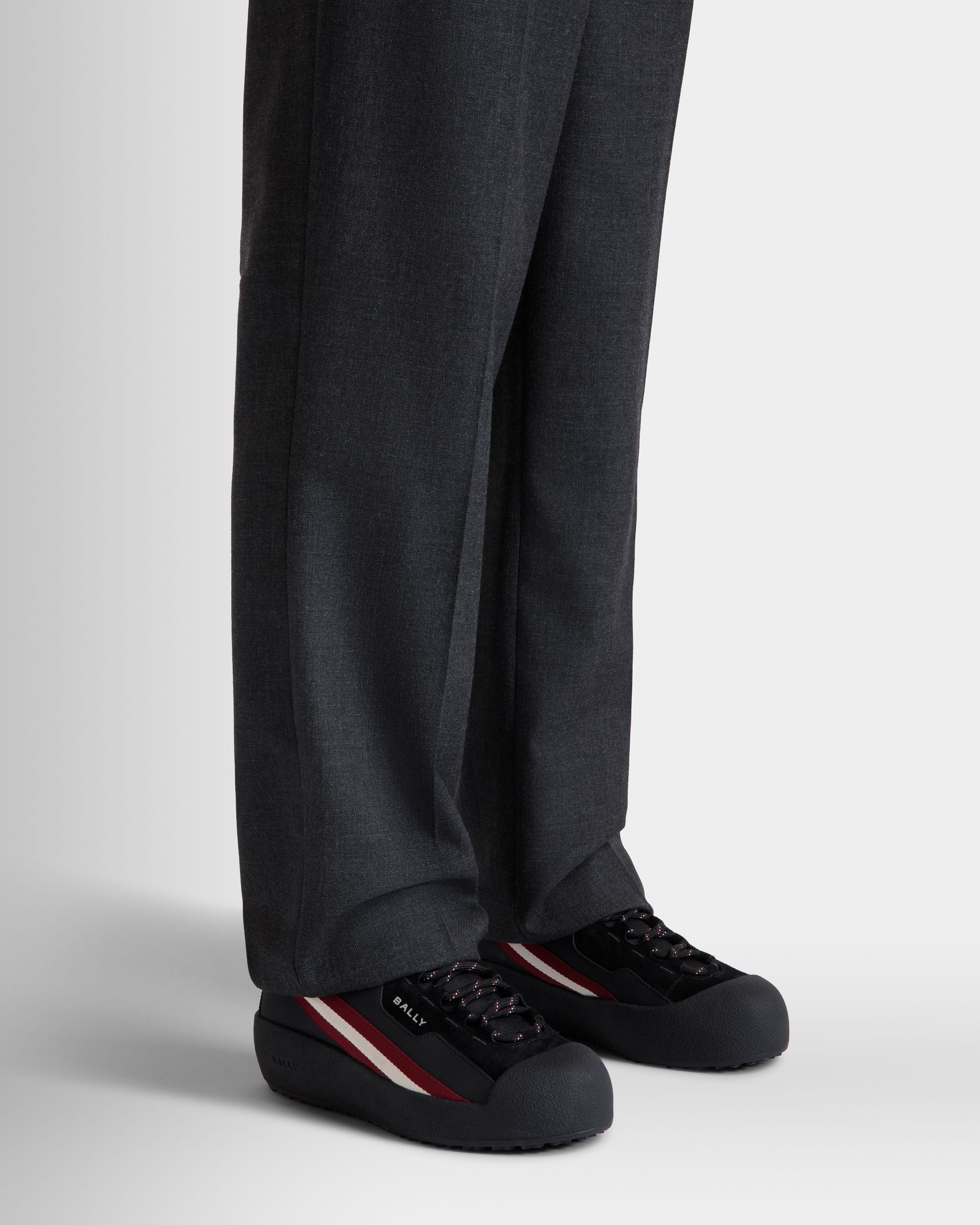 Bally Global - Botín Curling De Piel Engomada Y Tela Negra - Negro
