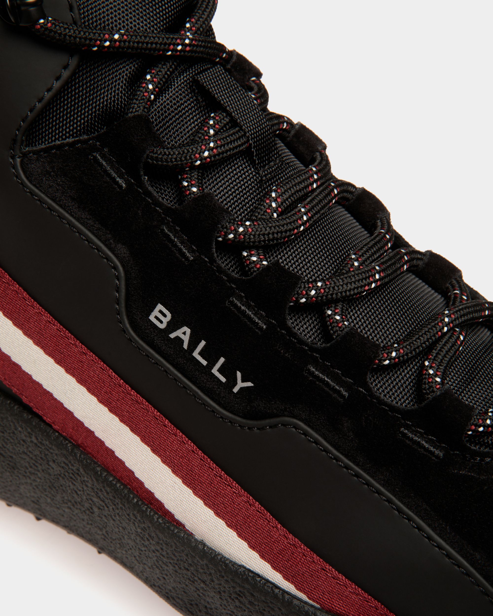 Bally Global - Botín Curling De Piel Engomada Y Tela Negra - Negro
