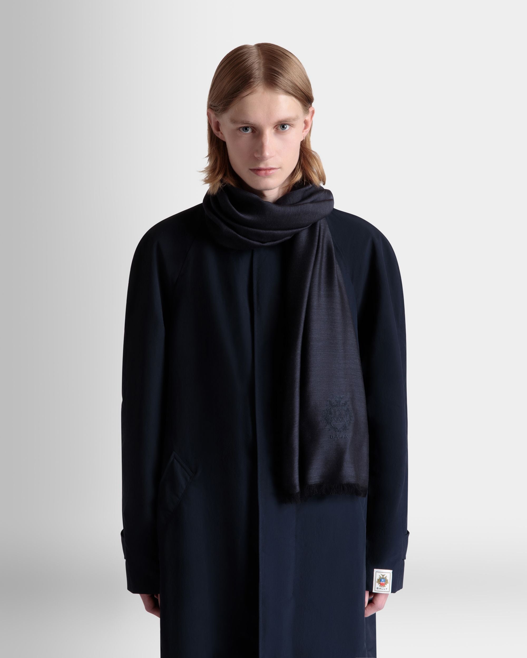 Bally Global - Scarf With a Bally Crest in Navy Blue Silk And Cashmere - Blue