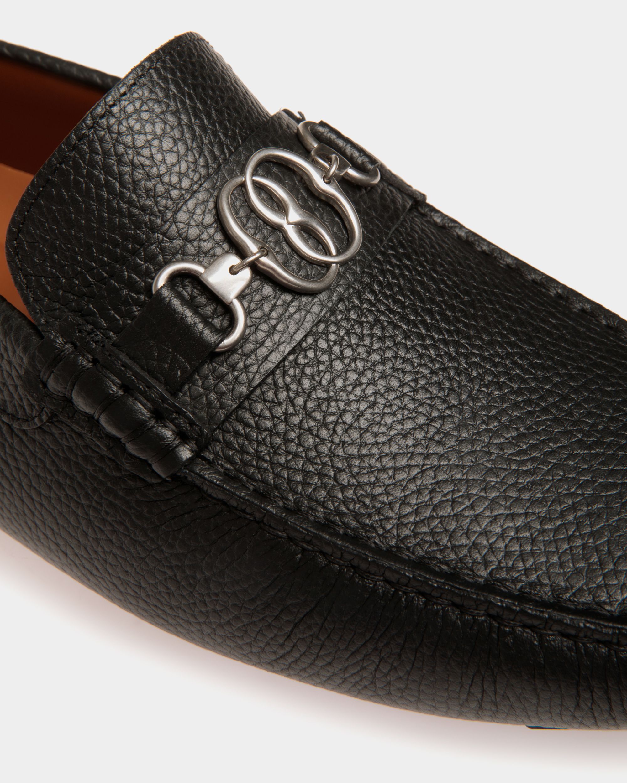 Bally Global - Pilot Driver in Black Grained Leather - Black