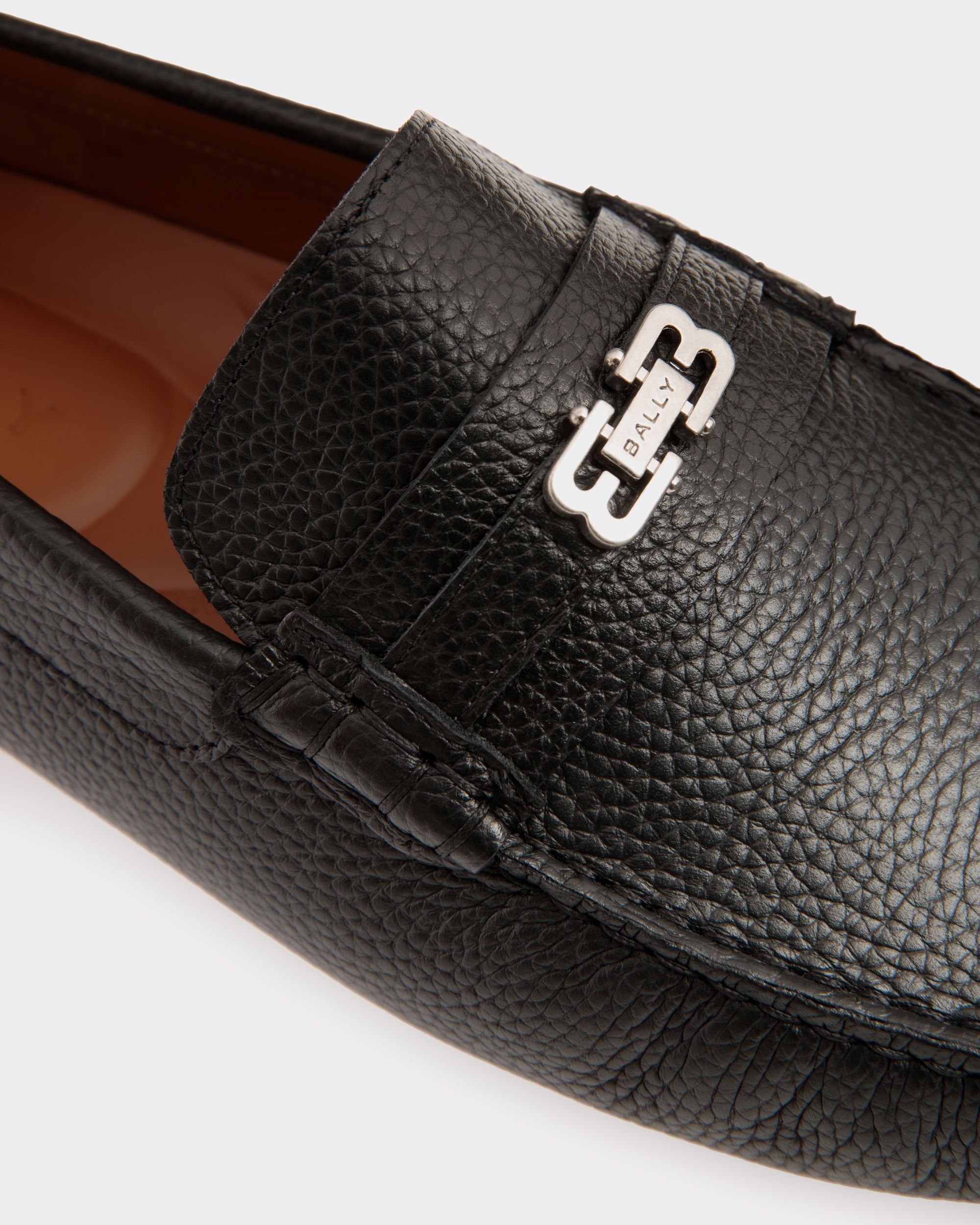 Bally Global - Pilot Driver in Black Grained Leather - Black