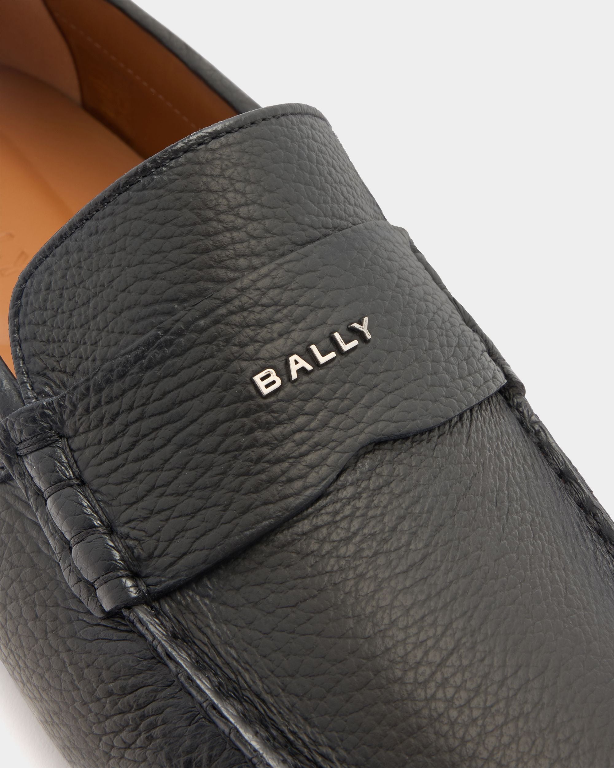 Bally Global - Pilot Driver in Black Grained Leather - Black