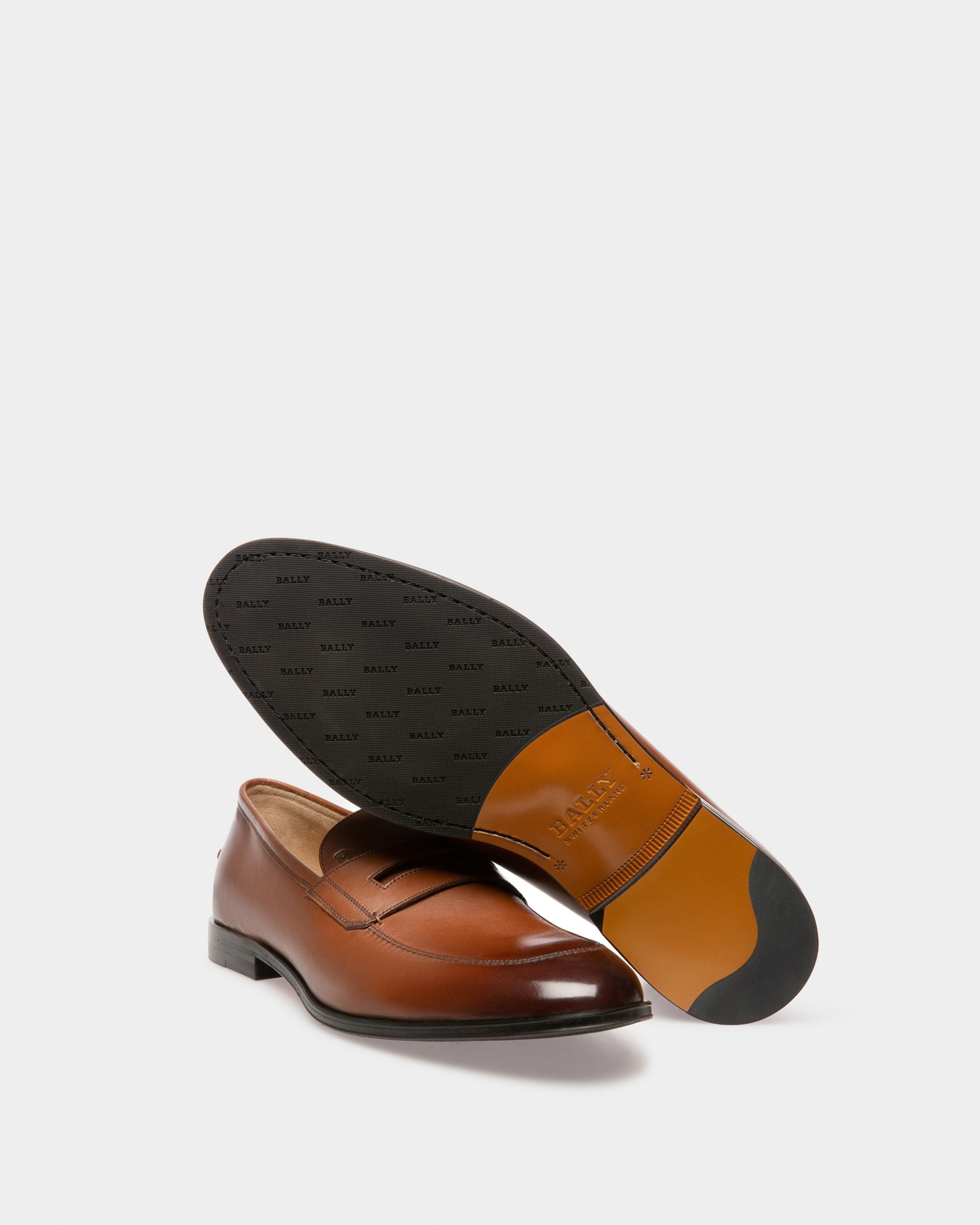 Bally Global - Webb Leather Loafers In Brown - Marrón