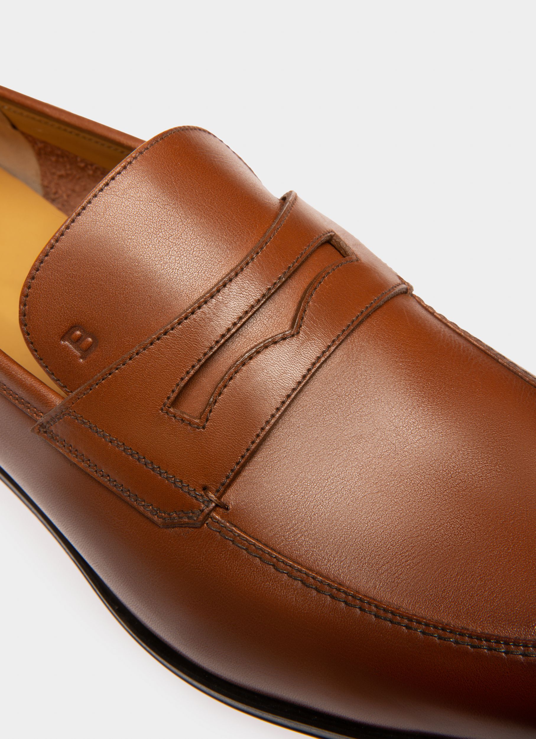 Bally Global - Webb Leather Loafers In Brown - Marrón