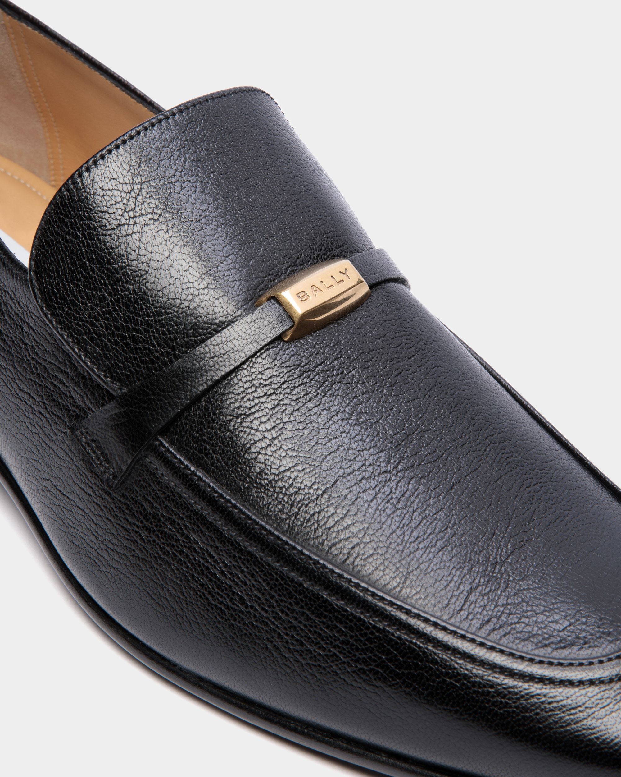 Bally Global - Suisse Loafer In Black Grained Leather - Black