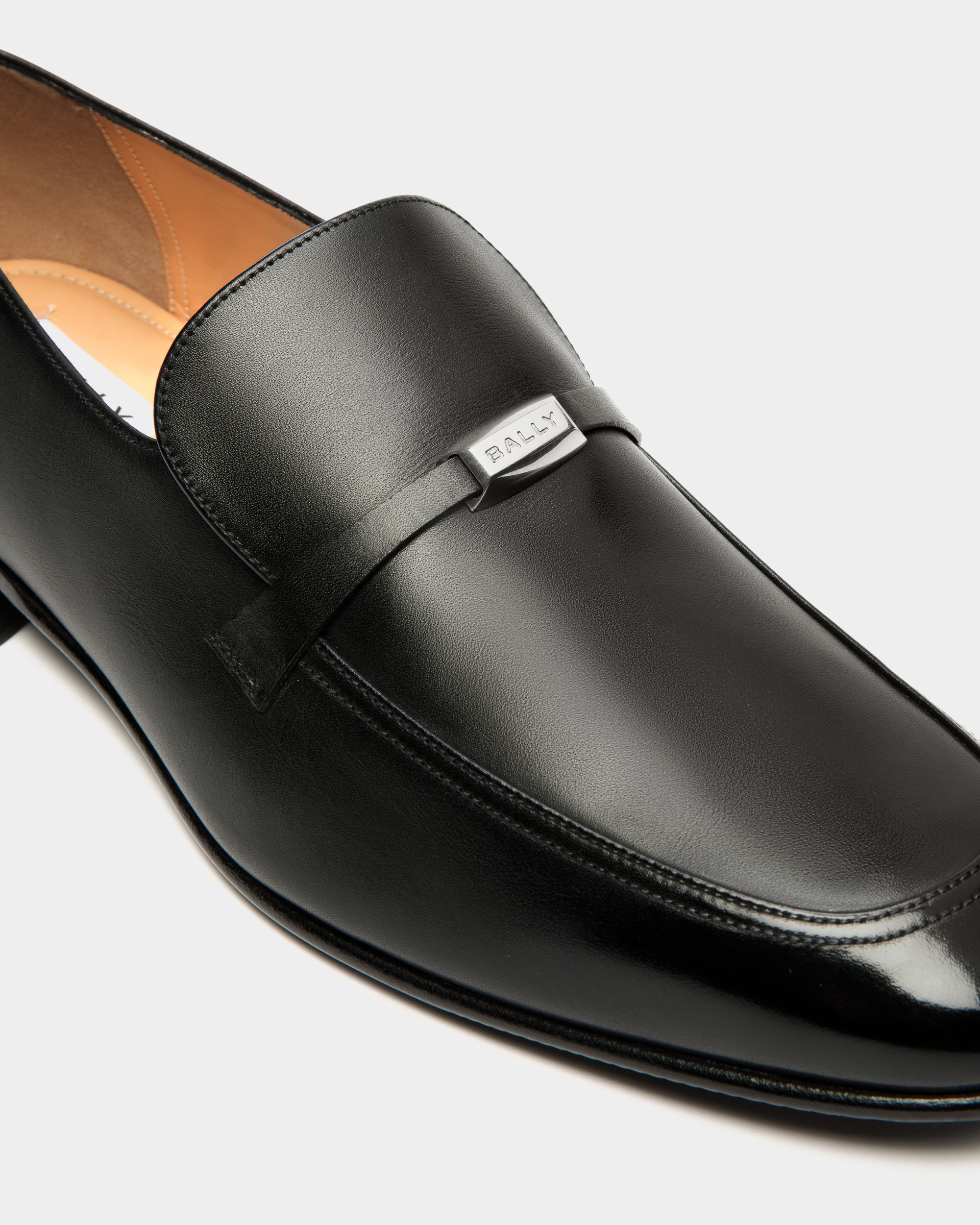 Bally Global - Suisse Loafer In Black Leather - Black