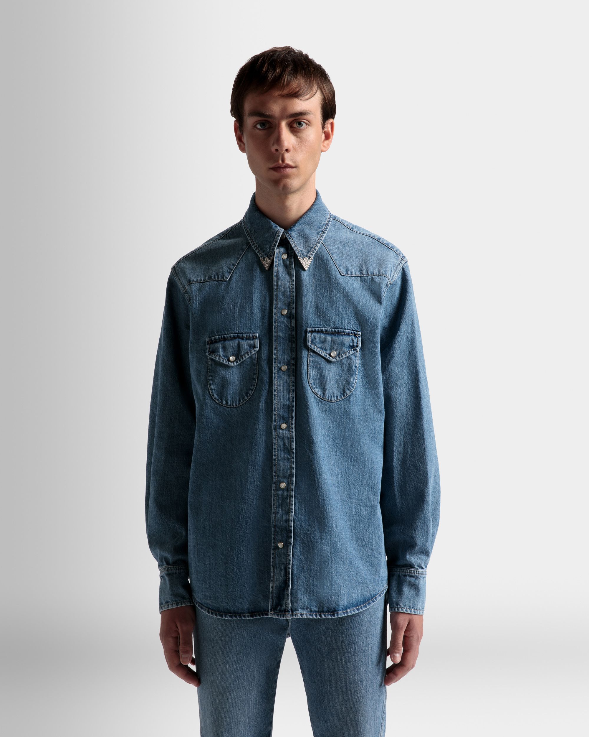 Bally Global - Camisa Tejana De Denim En Azul Claro - Azul