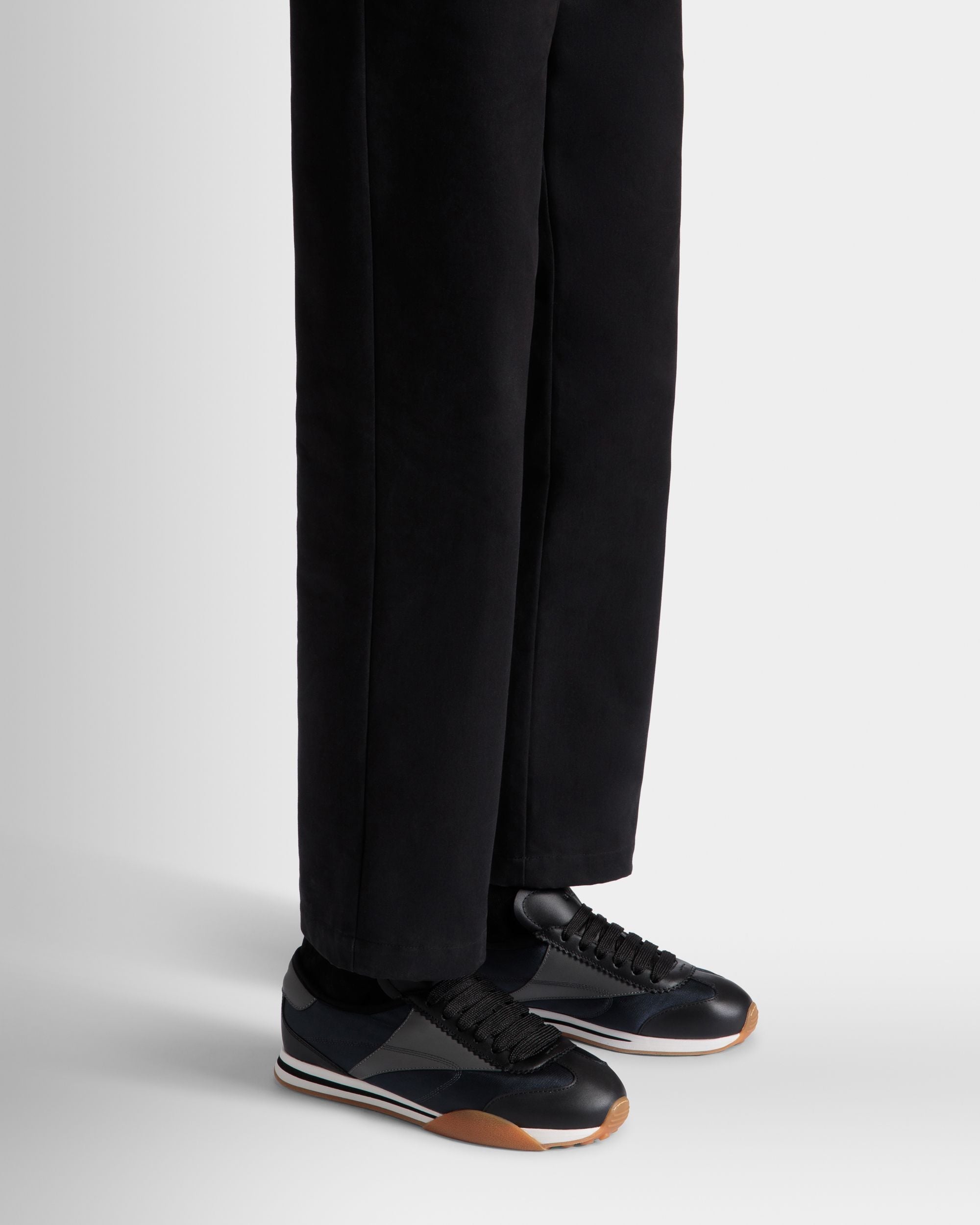 Bally Global - Zapatilla Sussex En Cuero Negro, Cuero Navy Blue y Tela - Multicolor