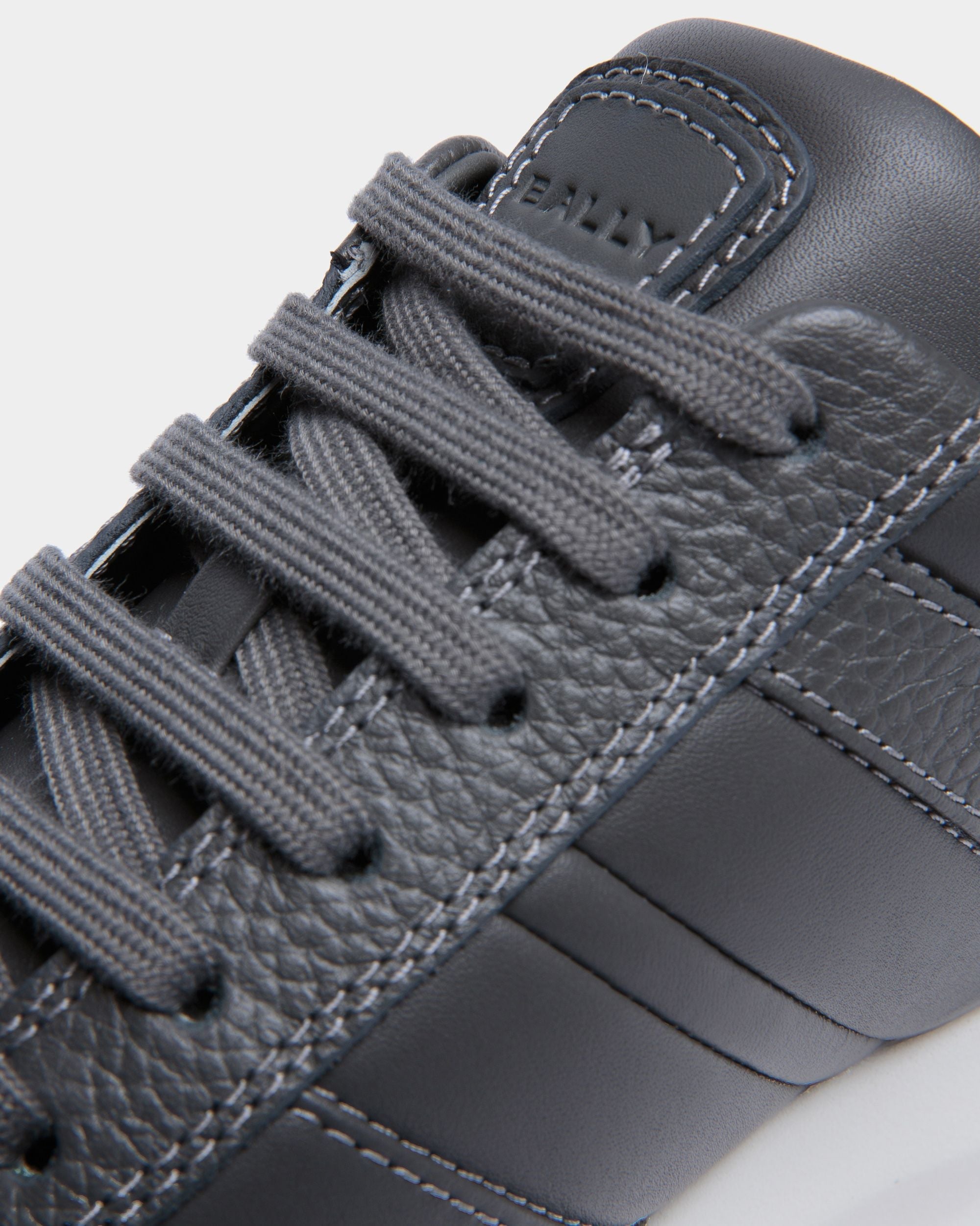 Bally Global - Sneaker Outline En Cuir Grainé Gris - Gris