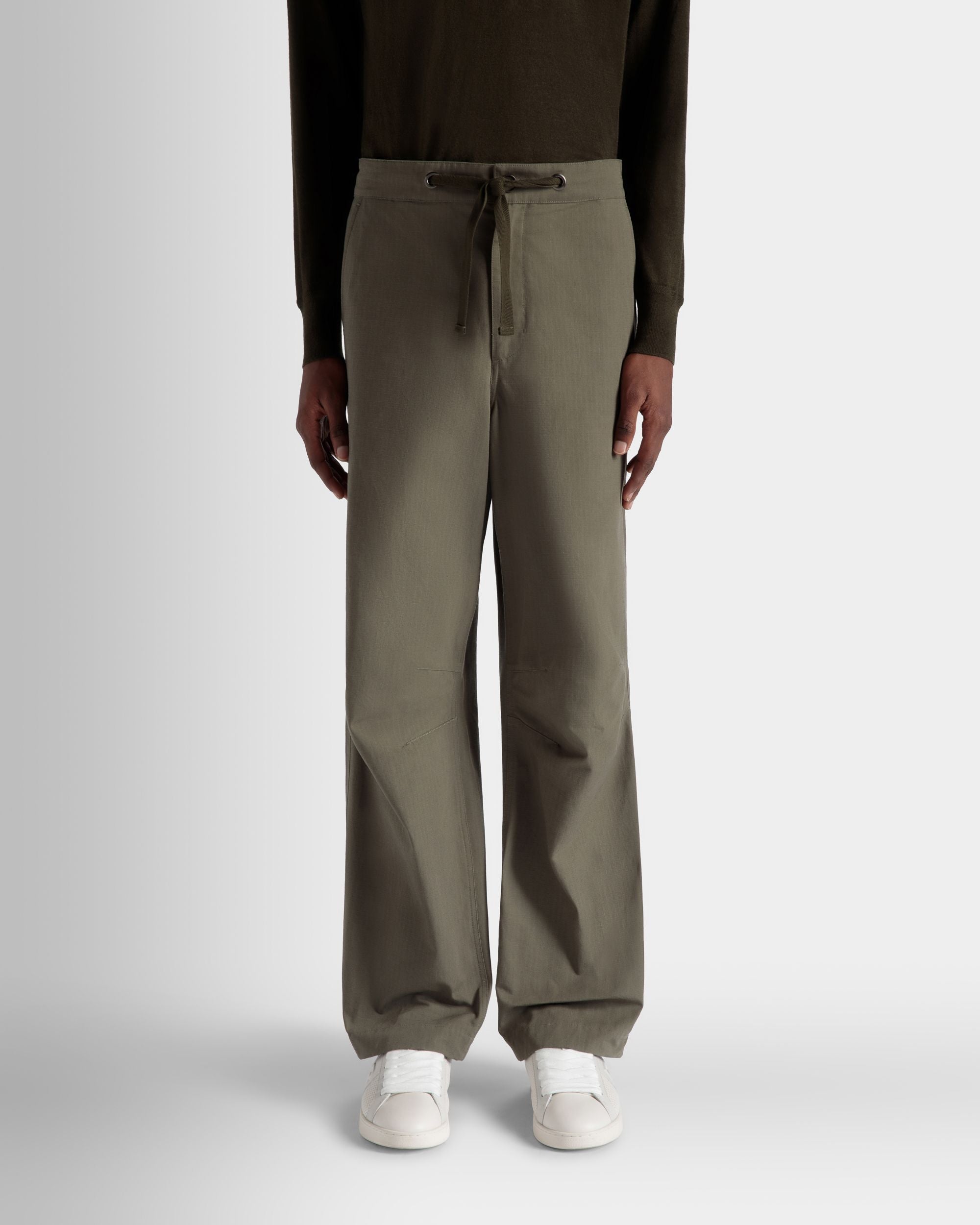 Bally Global - Adrien Brody Travel Collection Pants In Military Green Cotton - Verde