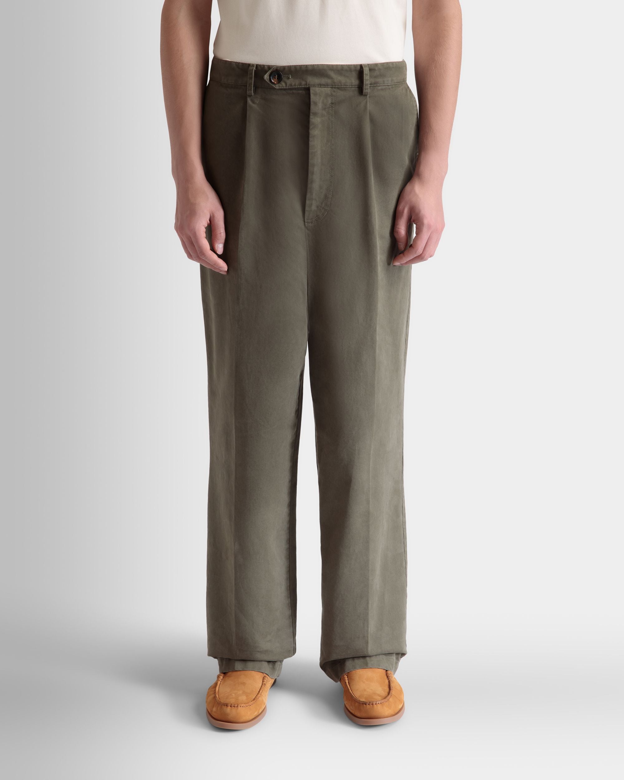 Bally Global - Regular Pleated Pants In Military Green Cotton - Green