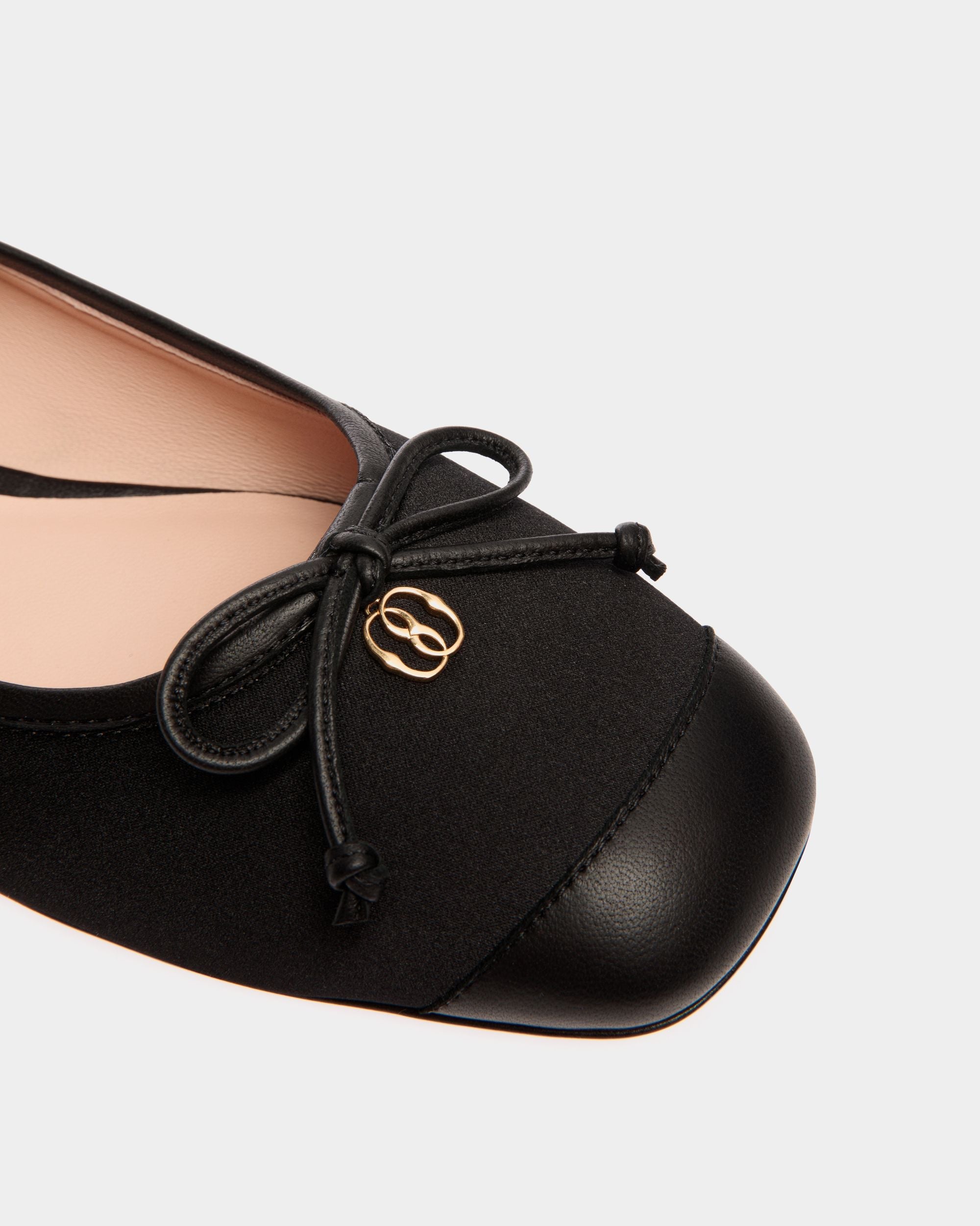 Bally Global - Chaussure À Talon Plat Ballyrina En Tissu Et Cuir Noirs - Noir