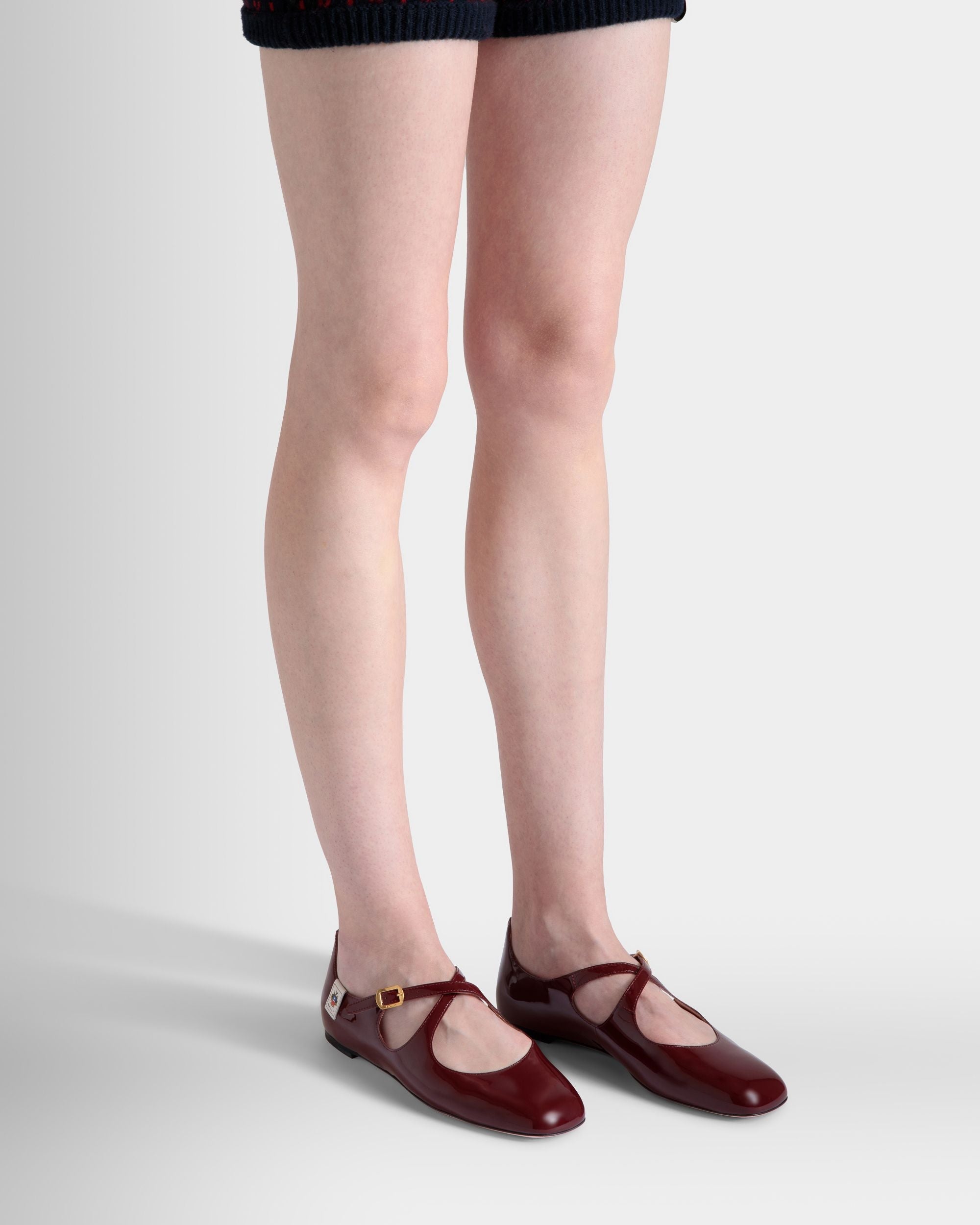 Bally Global - Chaussure À Talon Plat Ballyrina En Cuir Verni Andorra - Bordeaux