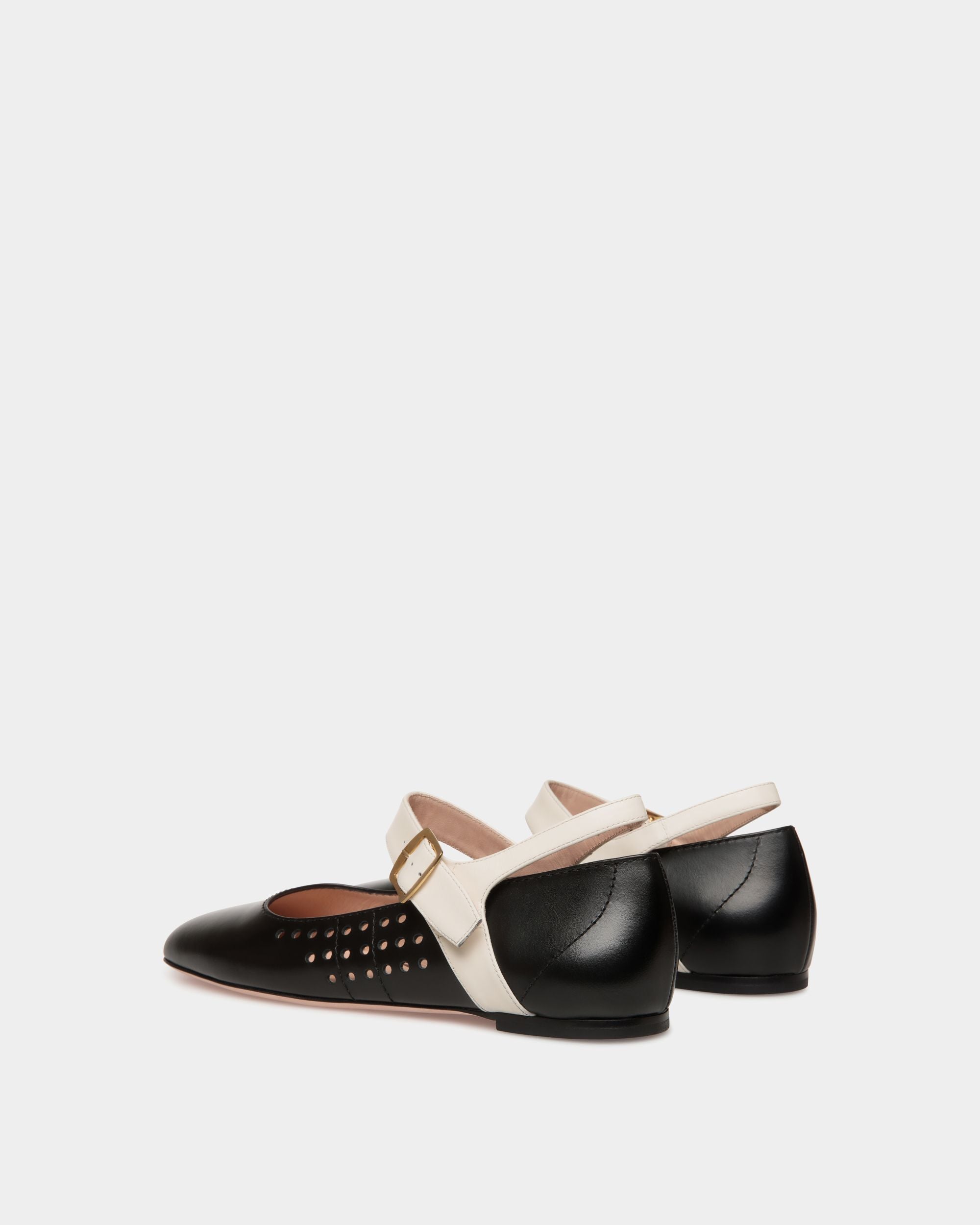 Bally Global - Chaussure À Talon Plat Ballyrina En Cuir Noir Et Blanc - Noir