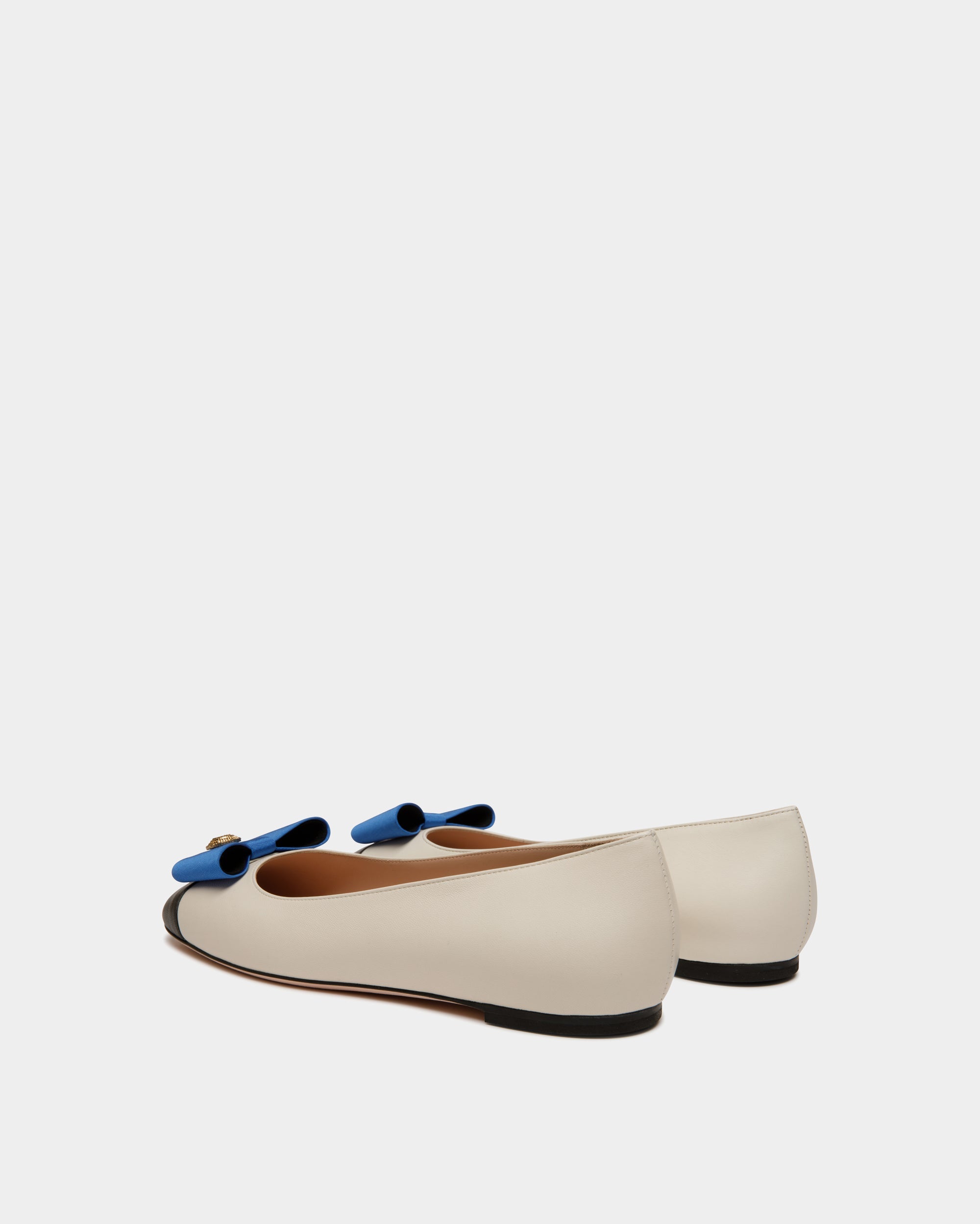 Bally Global - B-Bow Flat in White and Black Leather - Blanc