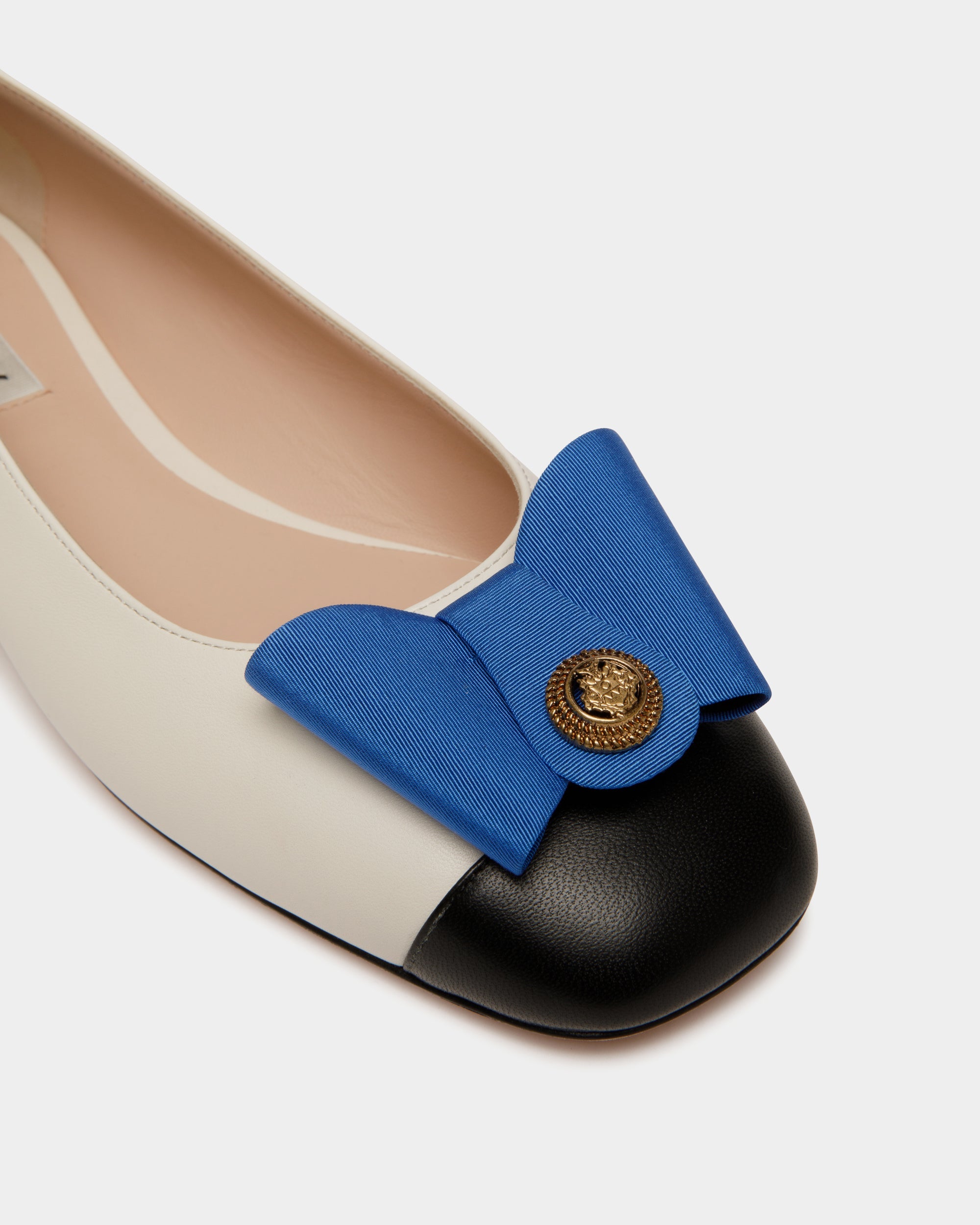 Bally Global - B-Bow Flat in White and Black Leather - Blanc