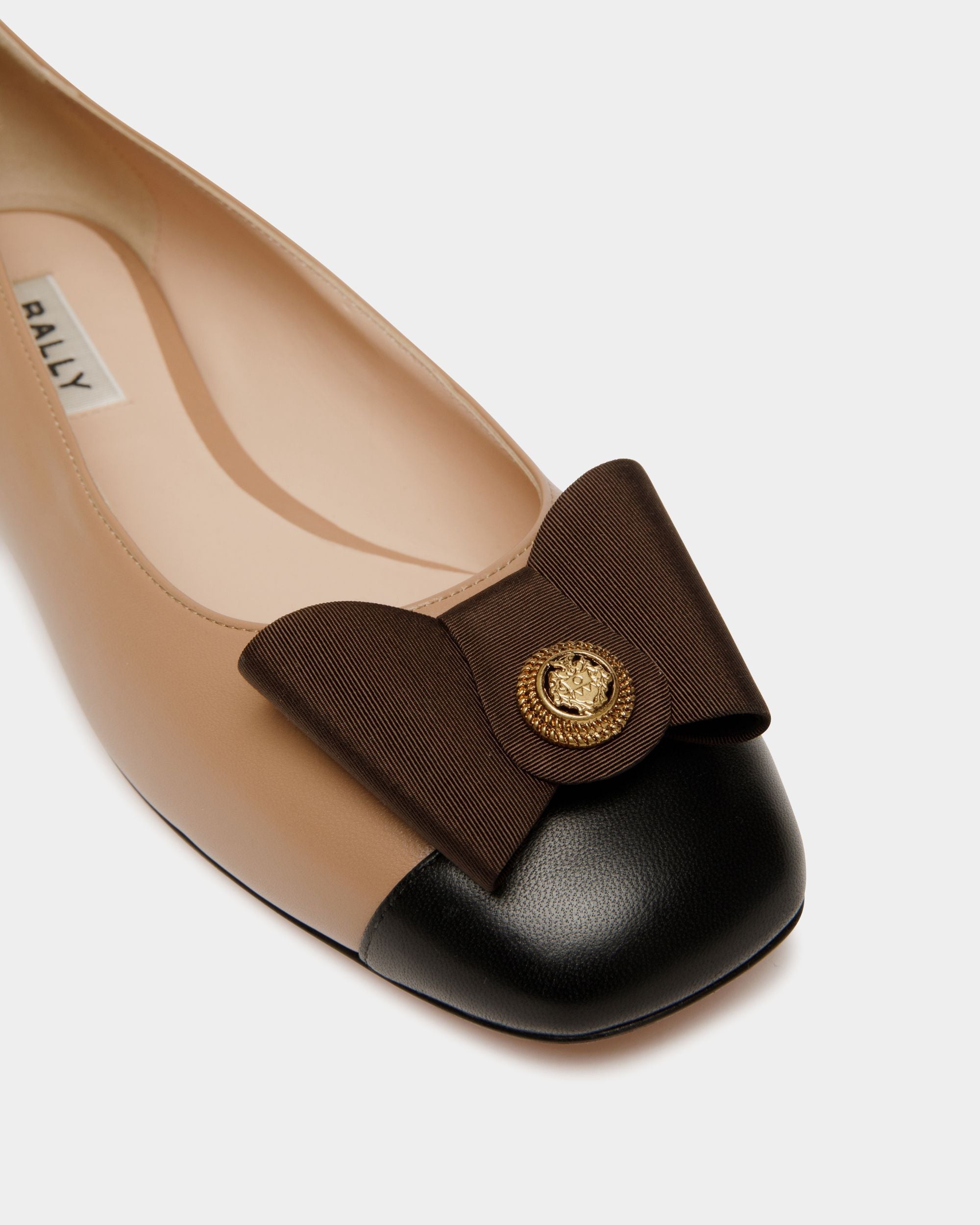 Bally Global - Chaussure À Talon Plat B-Bow En Cuir Praline Beige - Beige