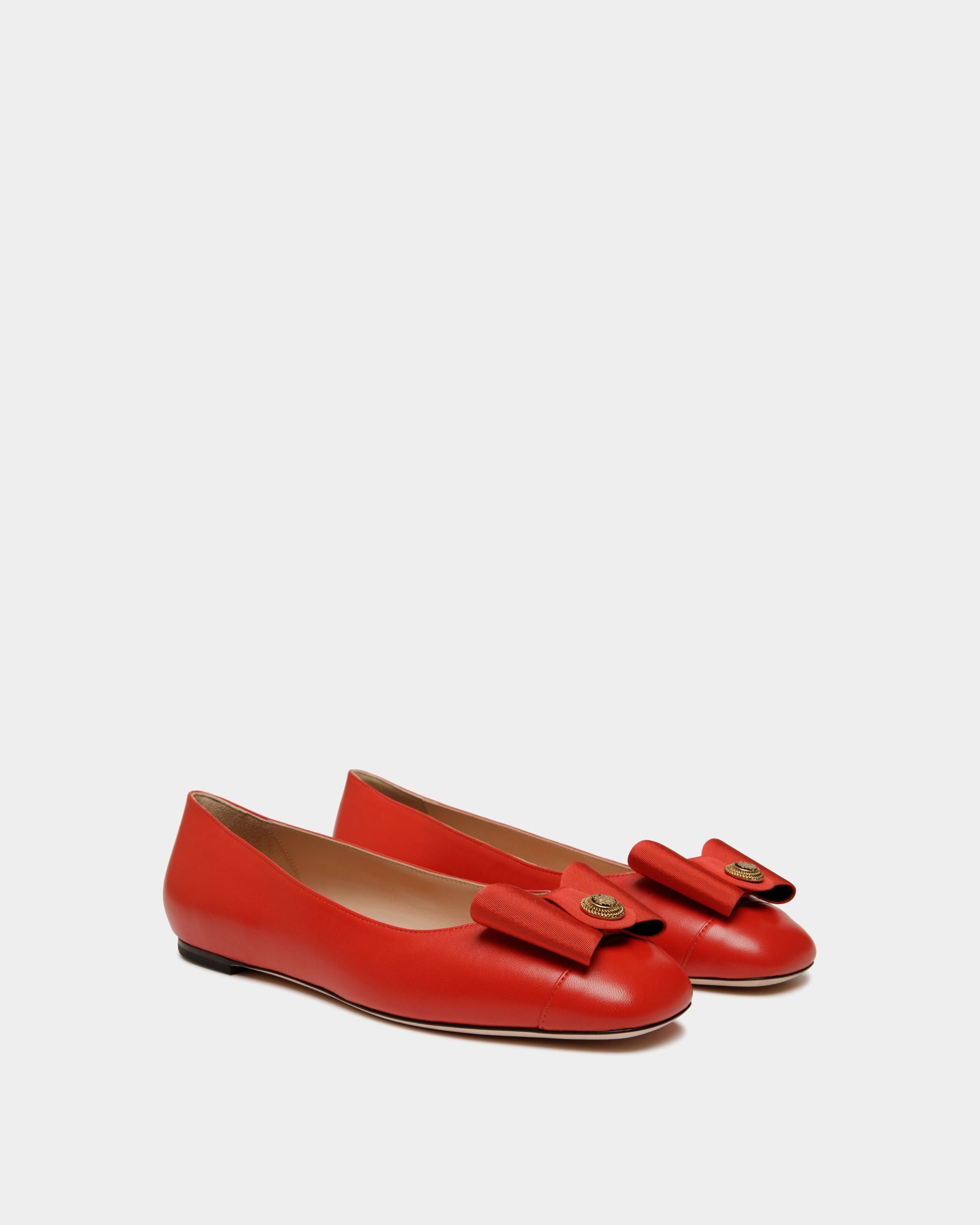 Bally Global - Chaussure À Talon Plat B-Bow En Cuir Rouge - Rouge