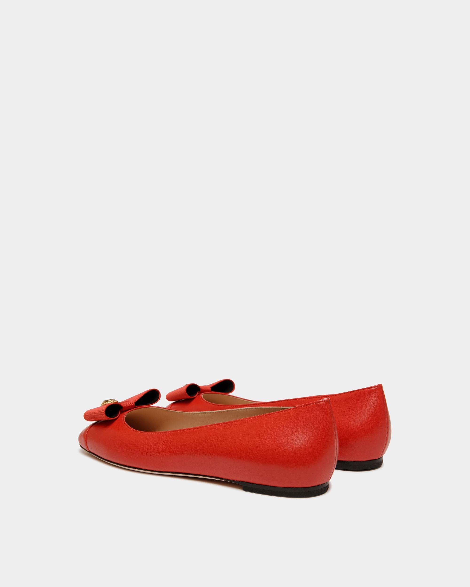 Bally Global - Chaussure À Talon Plat B-Bow En Cuir Rouge - Rouge
