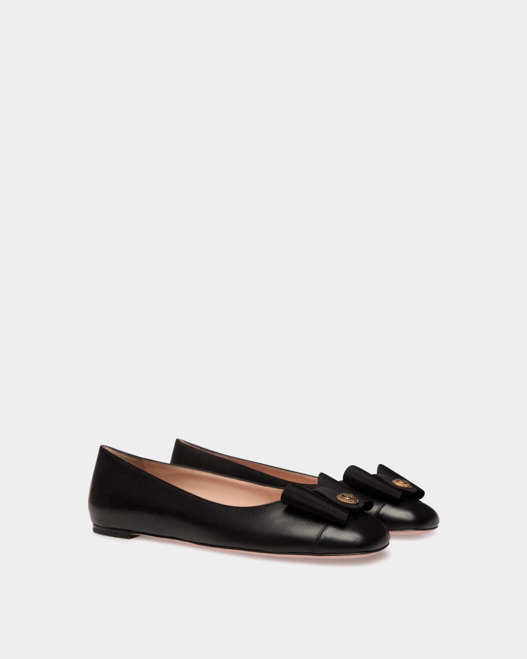 Bally Global - Chaussure À Talon Plat B-Bow En Cuir Noir - Noir
