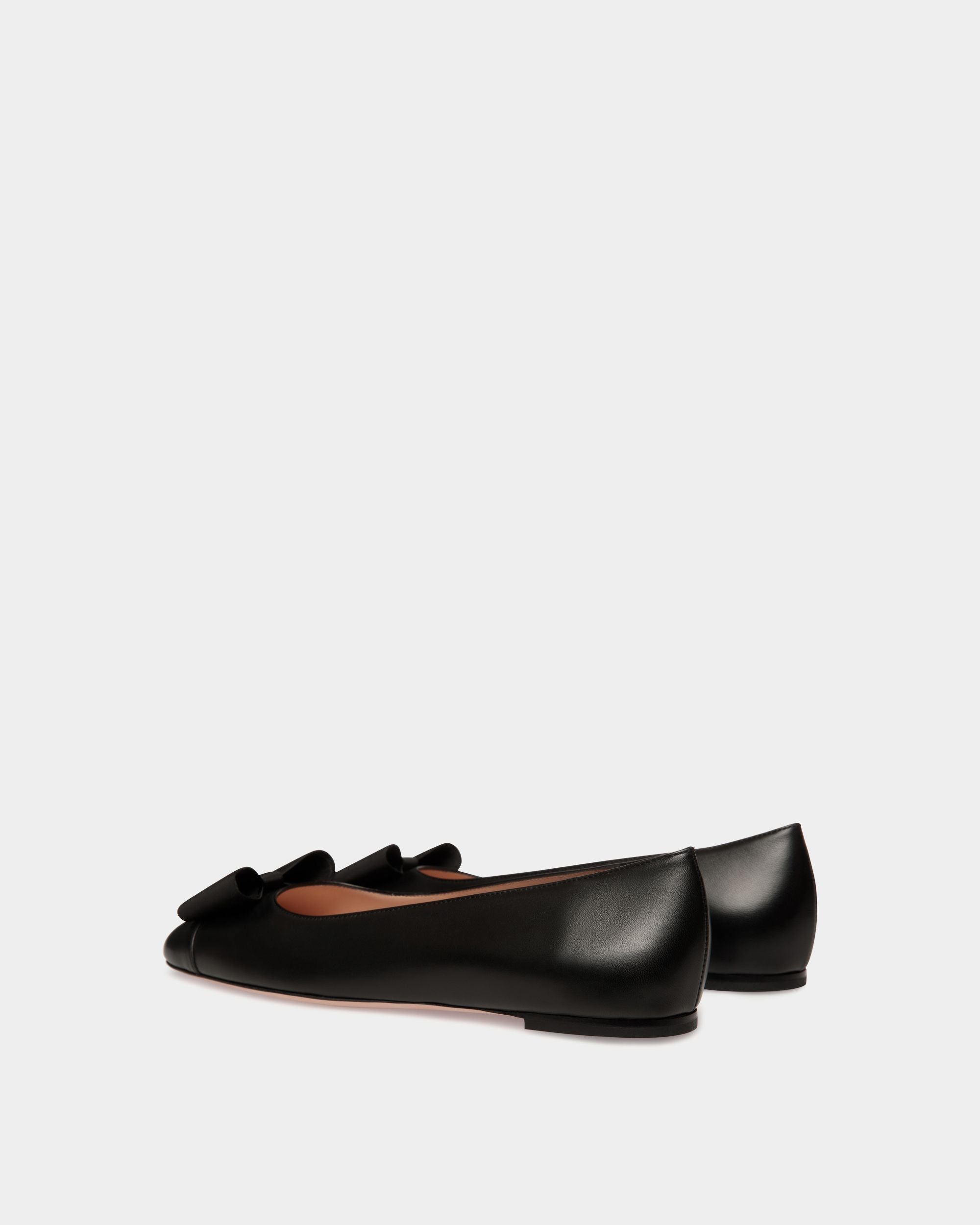 Bally Global - Chaussure À Talon Plat B-Bow En Cuir Noir - Noir