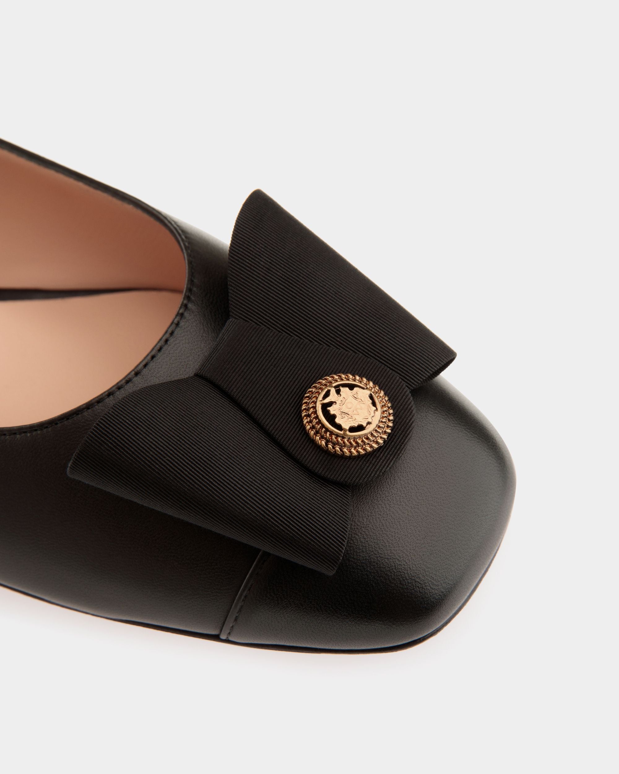 Bally Global - Chaussure À Talon Plat B-Bow En Cuir Noir - Noir