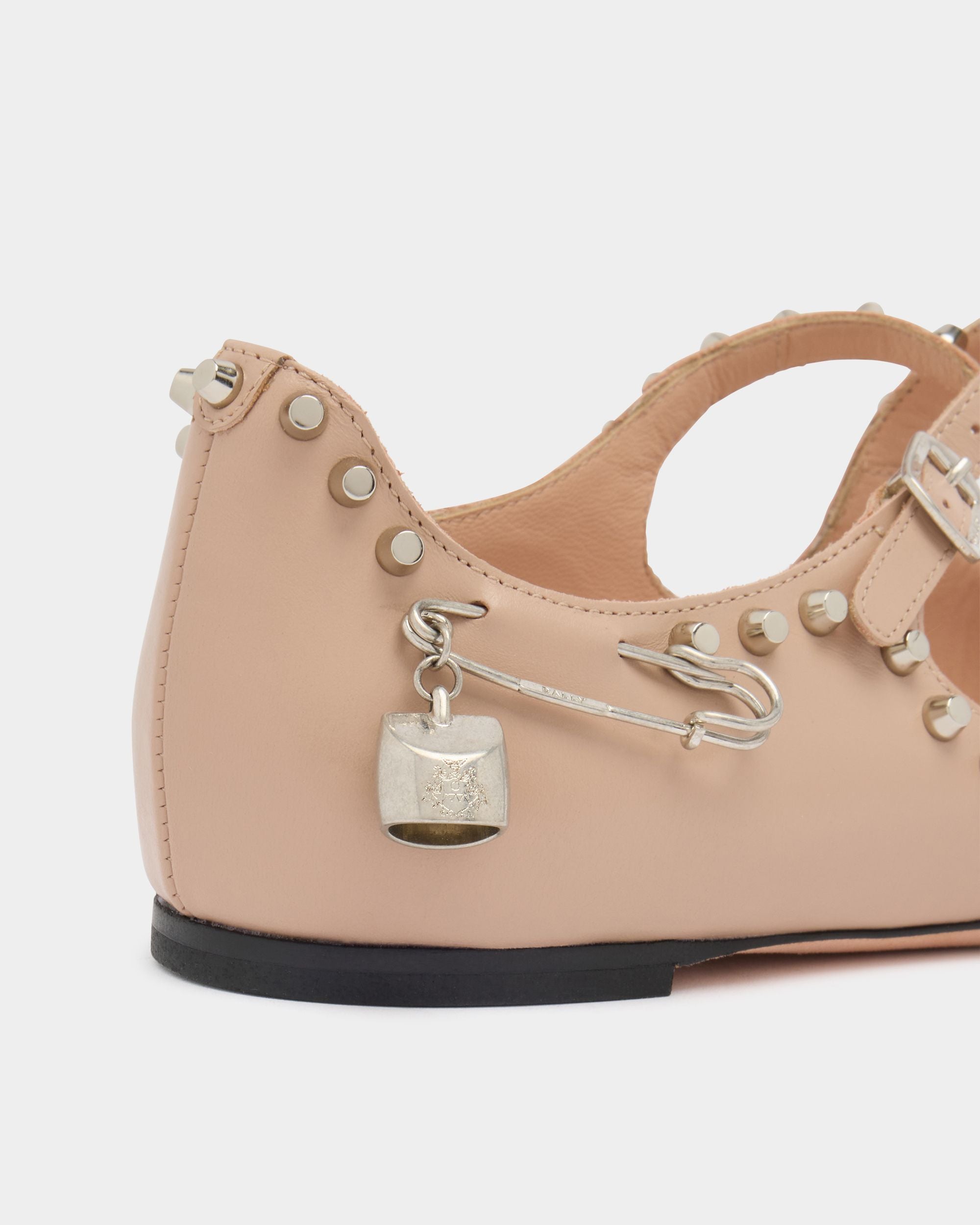 Bally Global - Chaussure À Talon Plat Ballyrina En Cuir Light Beige - Beige
