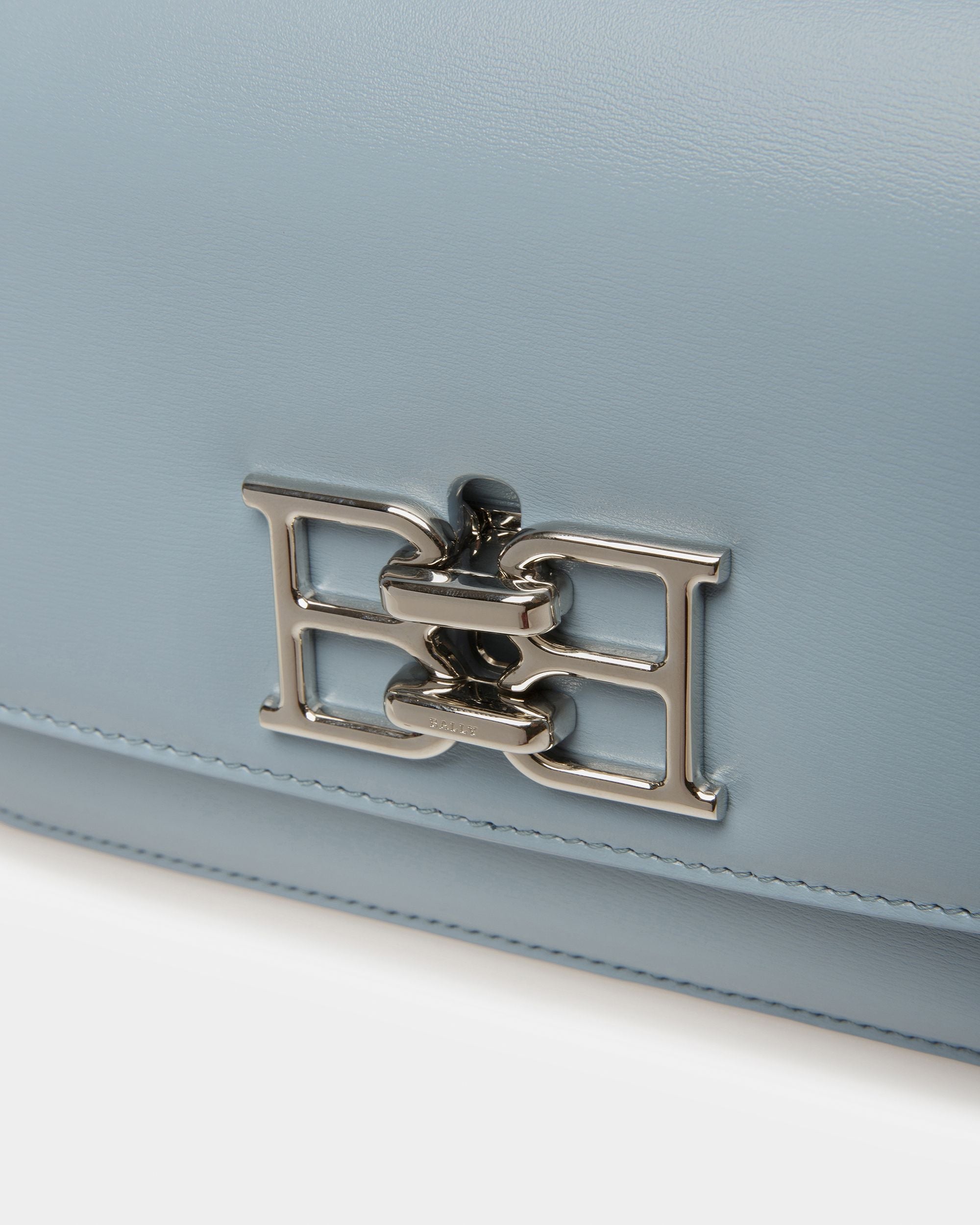 Bally Global - Brodye Bolso Bandolera De Piel En Azul Claro - Azul
